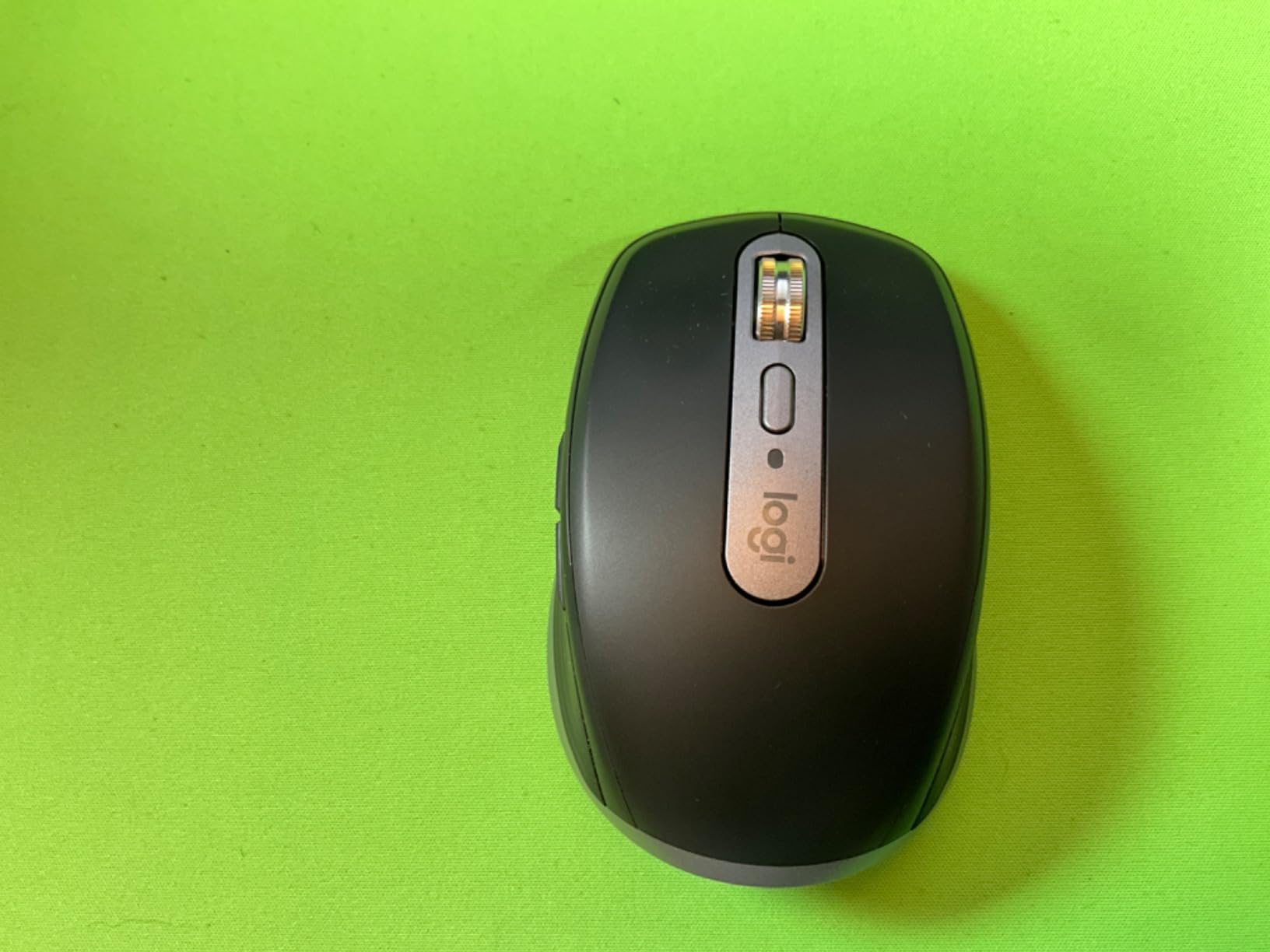 Logitech MX Anywhere 3S Mac Compact Wireless Mouse 8K DPI - Space Grey | Compact, Bluetooth, Any-surface tracking, Quiet clicks, USB C, iPad compatible customer photo 2