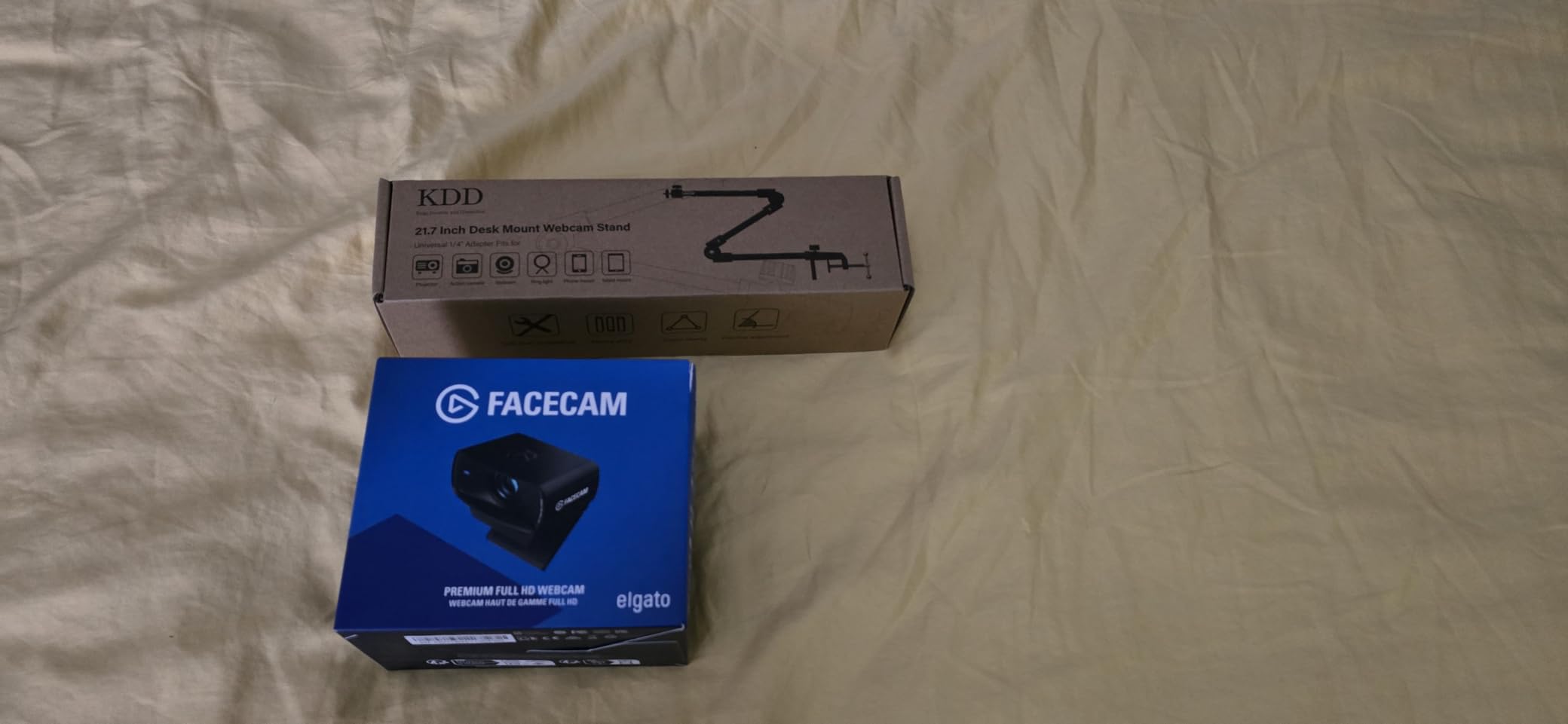 Elgato Facecam MK.2, Premium Full HD Webcam, HDR | Sony sensor, PTZ control, Uncompressed 1080p60 video, DSLR-style Controls, Easy-slide privacy shutter customer photo 2