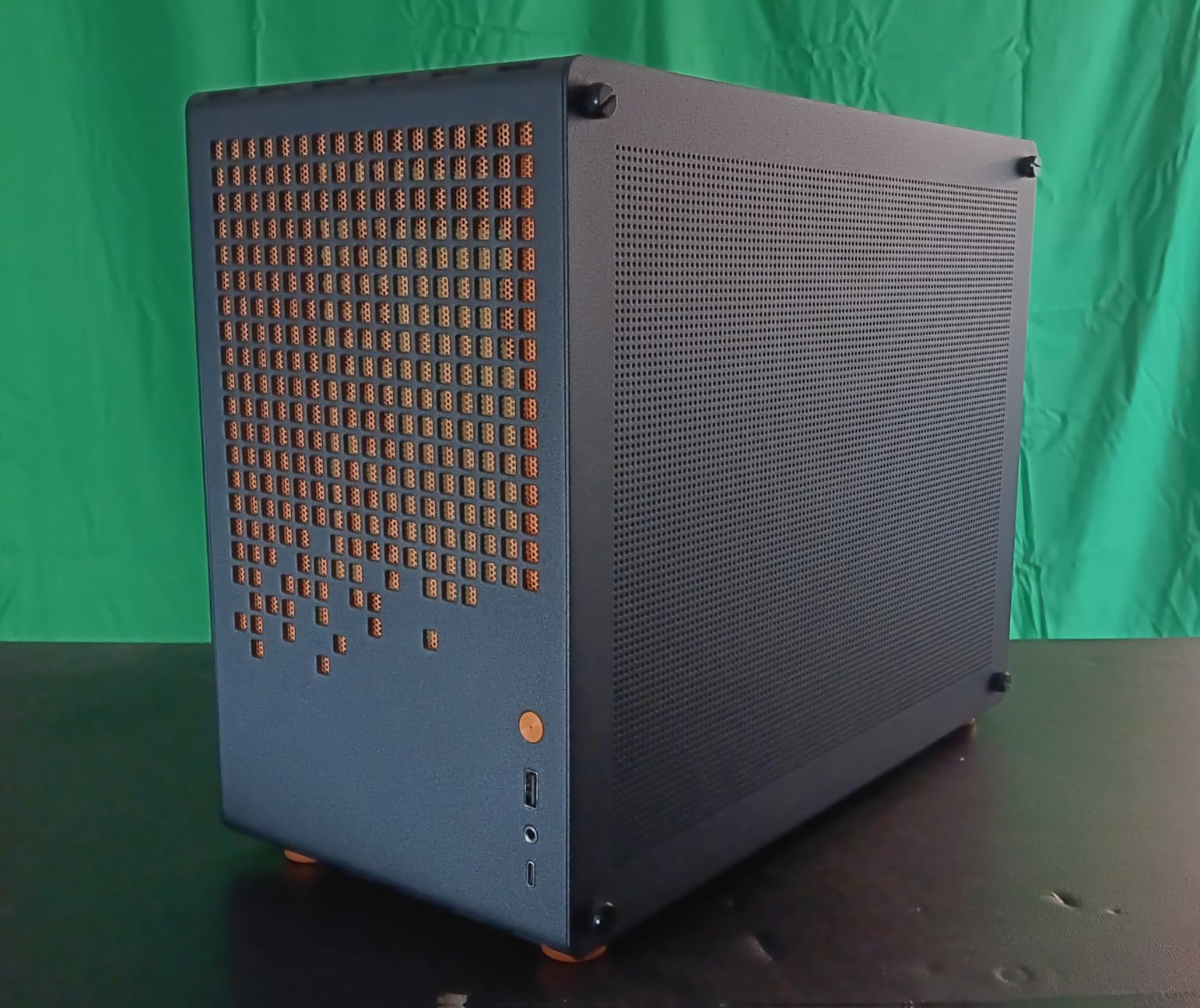JONSBO/JONSPLUS Z20 Black Micro-ATX Mini Tower PC Case, with Detachable Carrying Handle, Mini Size, High-Performance Hardware Compatible, Support 240AIO, H160mm Cooler, Black customer photo 1