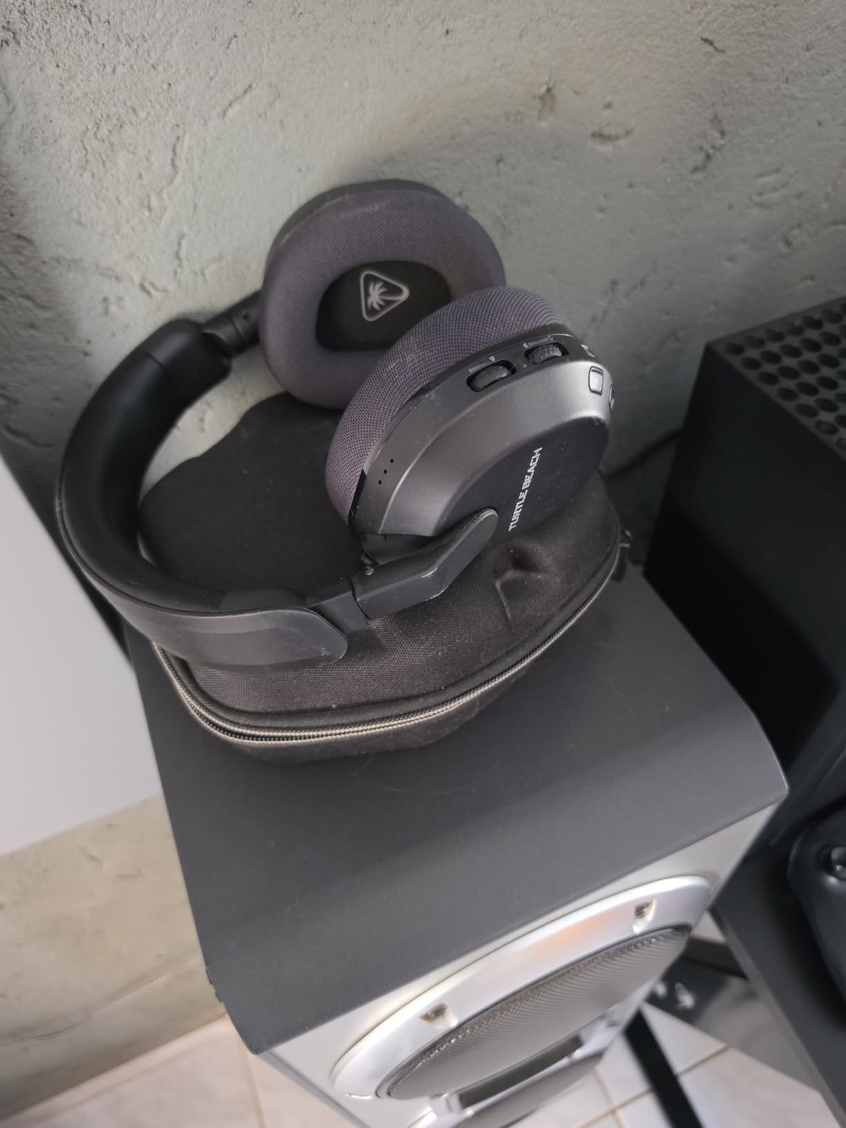 Turtle Beach Stealth 600 Wireless Gaming Headset for Xbox, PS5, PC, Mobile | Xbox Series X|S, Xbox One, PlayStation, PS4, Multiplatform, Bluetooth, 50mm Drivers, 80-Hr Battery, Flip-to-Mute Mic, White customer photo 1