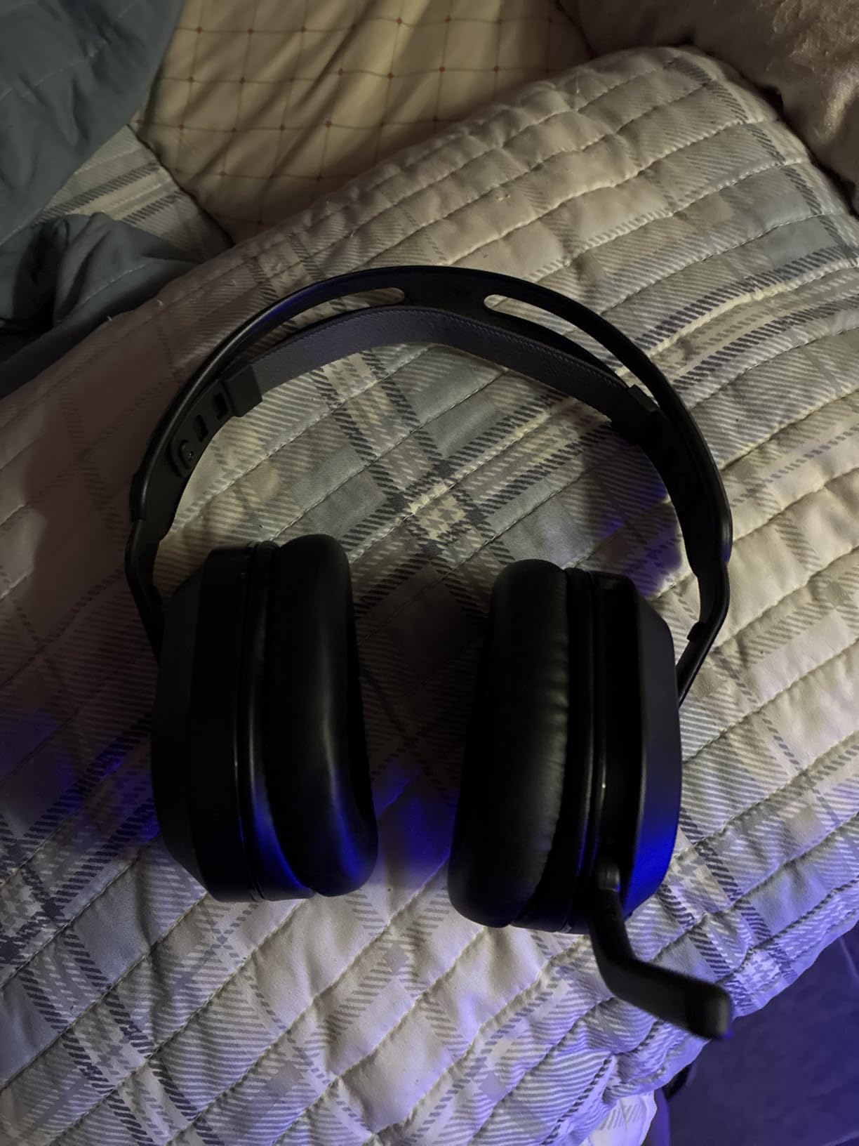 Turtle Beach Stealth 500 Wireless Multiplatform Gaming Headset for Xbox, PC | Xbox Series X|S, Xbox One, Bluetooth, 40mm Drivers, Rechargeable 40-Hr Battery, Flip-to-Mute Mic, Memory Foam Cushions, Black customer photo 1