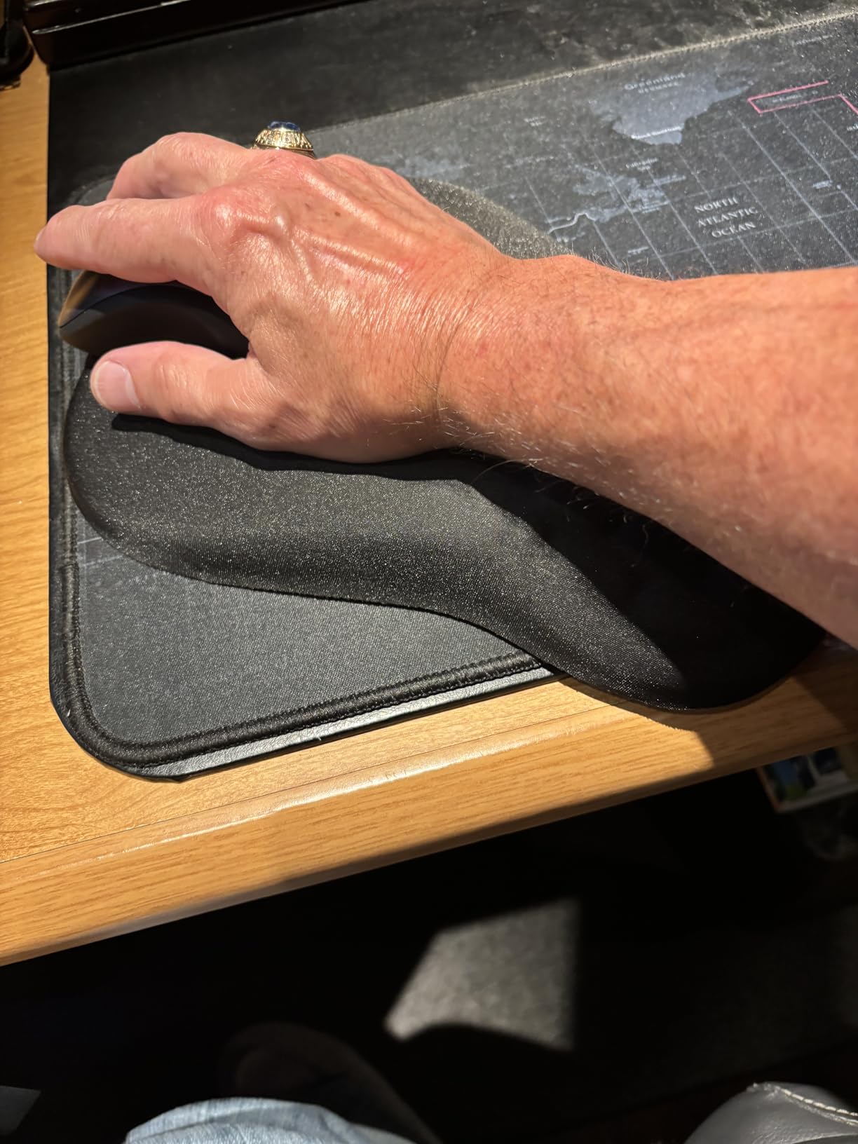 YIWEI Ergonomic Mouse Pad with Wrist Rest for Carpal Tunnel Pain Relief | Memory Foam Wrist Support, Non-Slip Rubber Base, Keyboard Computer Mousepad, Lycra Cloth Surface, Gaming Home Office, Black customer photo 1