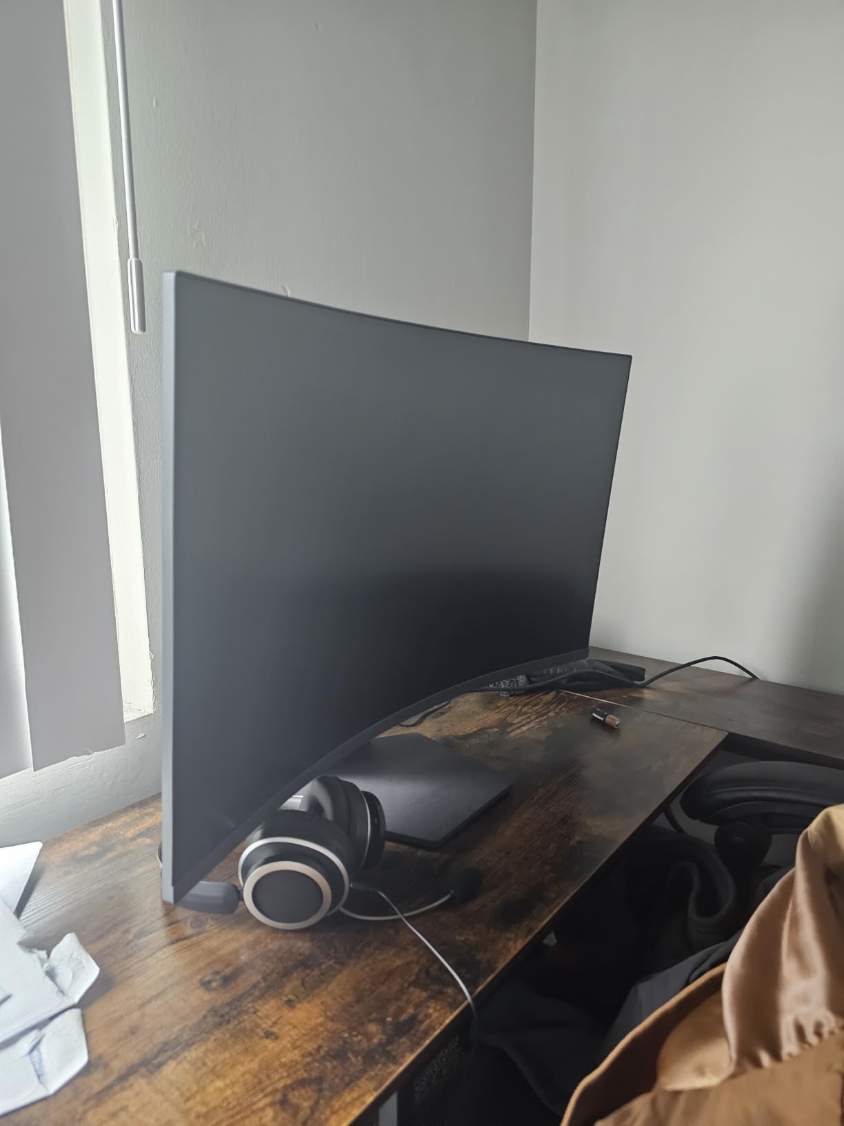 LG 27GS60QC-B Ultragear 27-inch Curved Gaming Monitor QHD (2560x1440) 180Hz 1ms 1000R AMD FreeSync HDR10 HDMIx2 DisplayPort Borderless Design Black Stabilizer DAS Crosshair FPS Counter - Black customer photo 2
