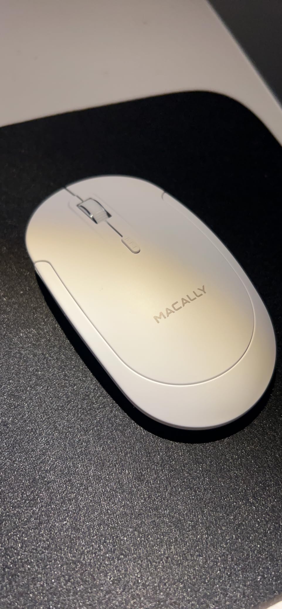 Macally Wireless Bluetooth Mouse for Mac, MacBook Pro/Air, iPad, and PC - Comfortable and Quiet Compatible Wireless Apple Mouse - Rechargeable Battery - Silver customer photo 2