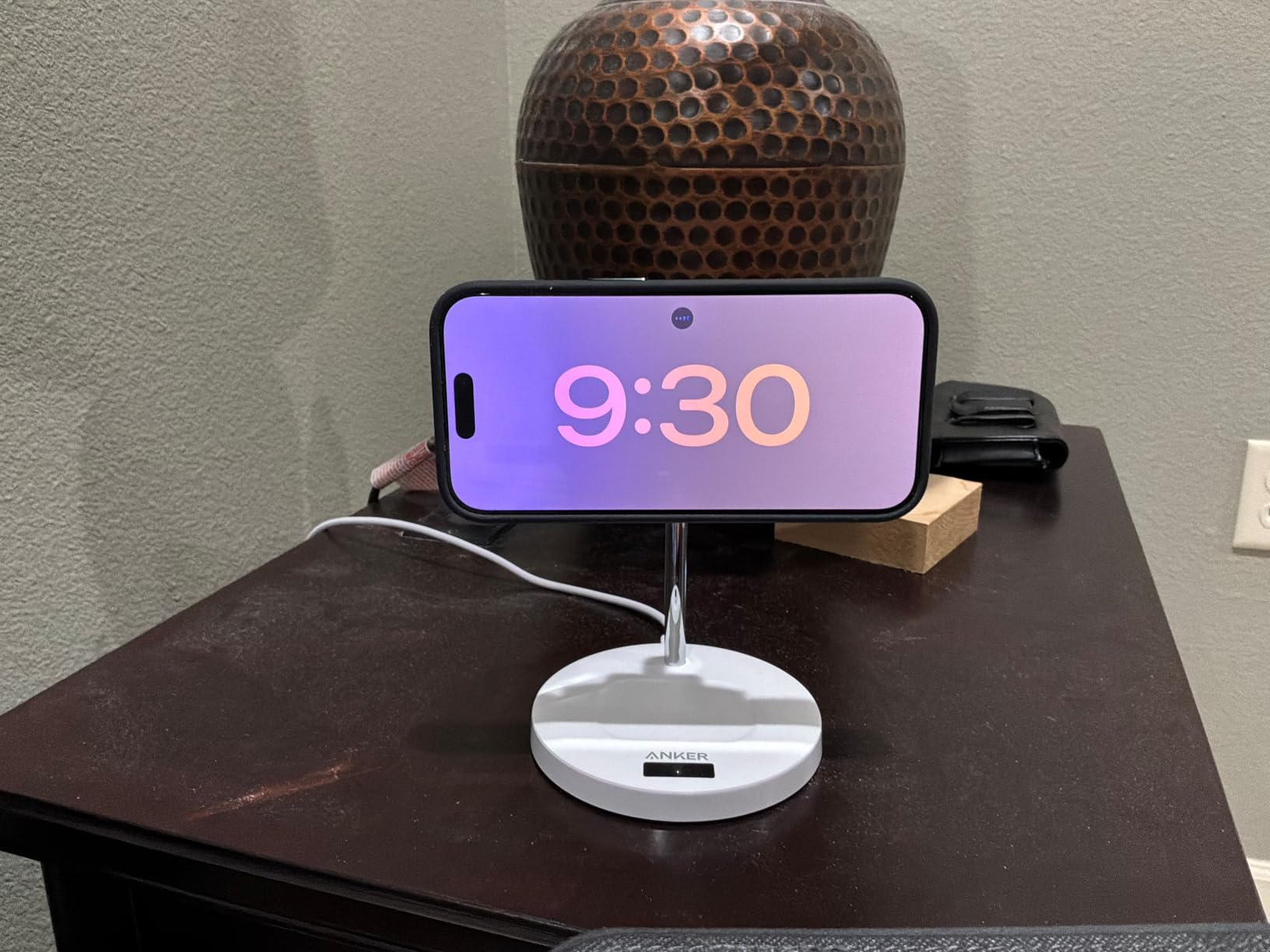 Anker MagGo 2-in-1 MagSafe Compatible Qi2 15W Wireless Charging Stand | Qi2 Certified, Fast Charging, Wireless Charger for iPhone 17, AirPods Pro, and More customer photo 1