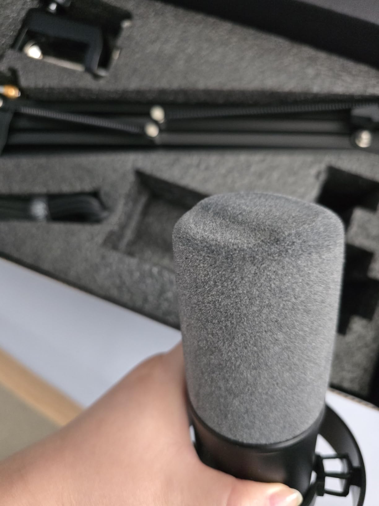 FIFINE AmpliTank K688CT Podcast Microphone Kit, USB/XLR Dynamic Vocal Mic | Streaming Mic with Boom Arm for PC/XLR Mixer, with Mute Button, Headphone Jack, Gain Knob, for Gaming Voice-Over Recording customer photo 1