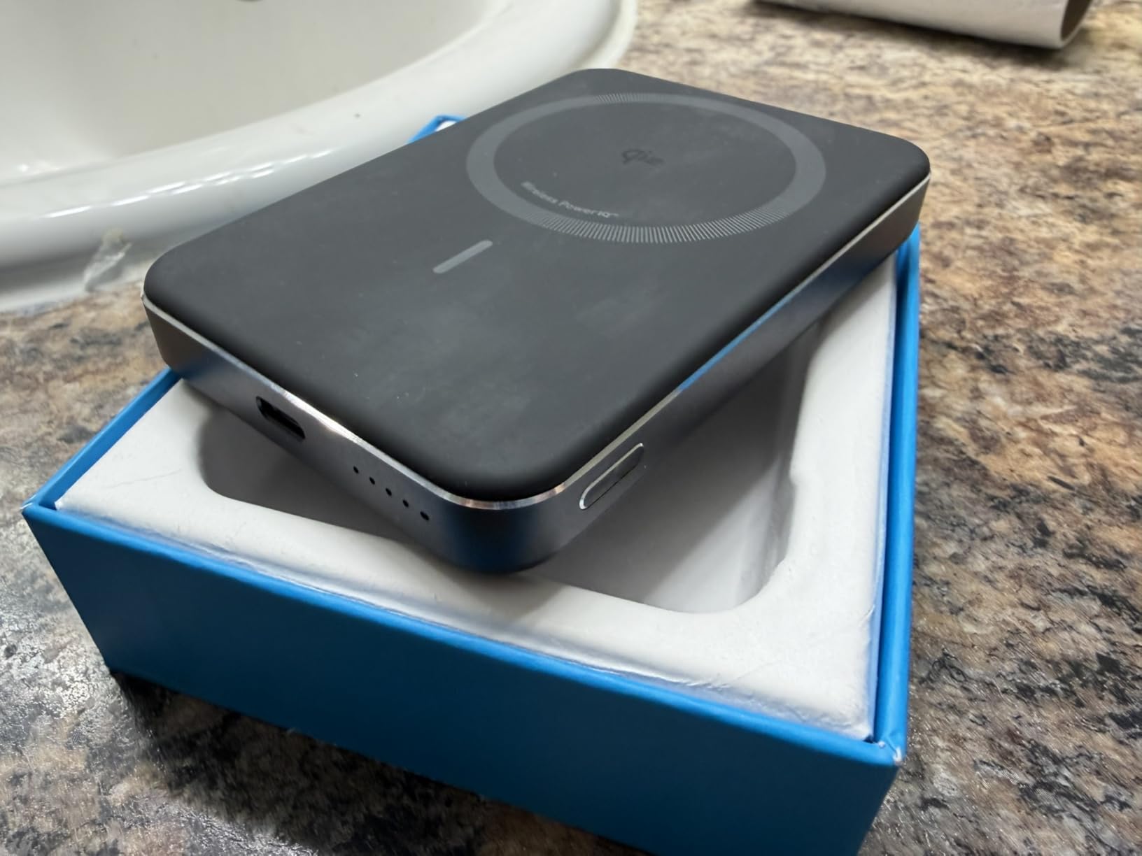 Anker MagGo Power Bank, 10,000mAh Qi2-Certified 15W Portable Charger | Slim and Fast MagSafe-Compatible Battery Pack, Ergonomic Design, for iPhone 16 / 15 / 14 / 13 Series and More customer photo 2
