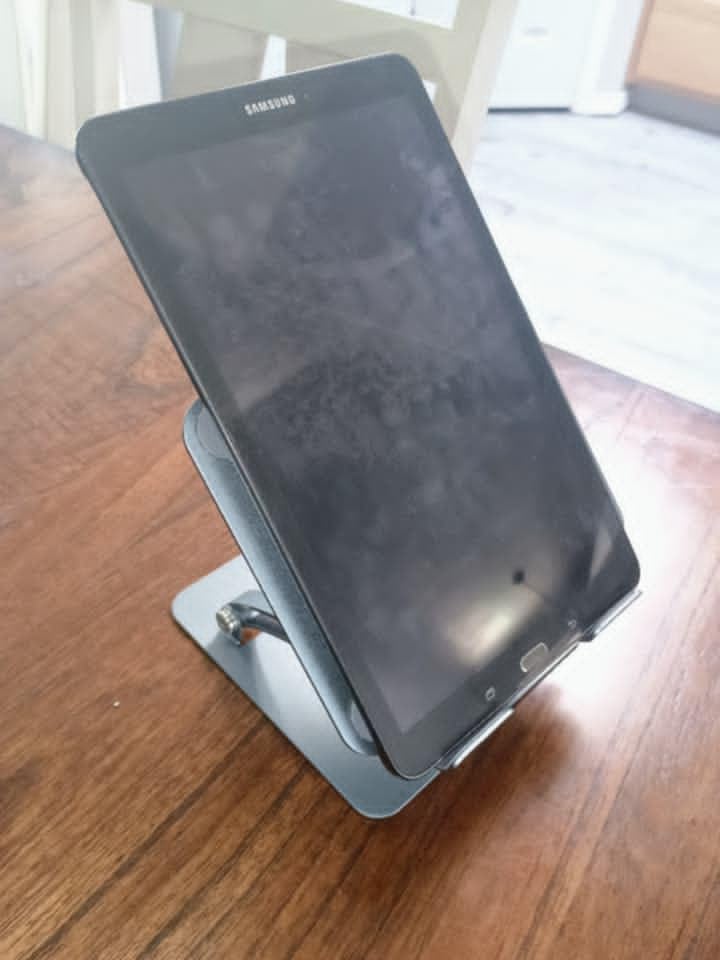 tounee Tablet Holder Stand, Dual Rod Adjustable Aluminum Desktop Stand, Compatible with 4.7-16.9