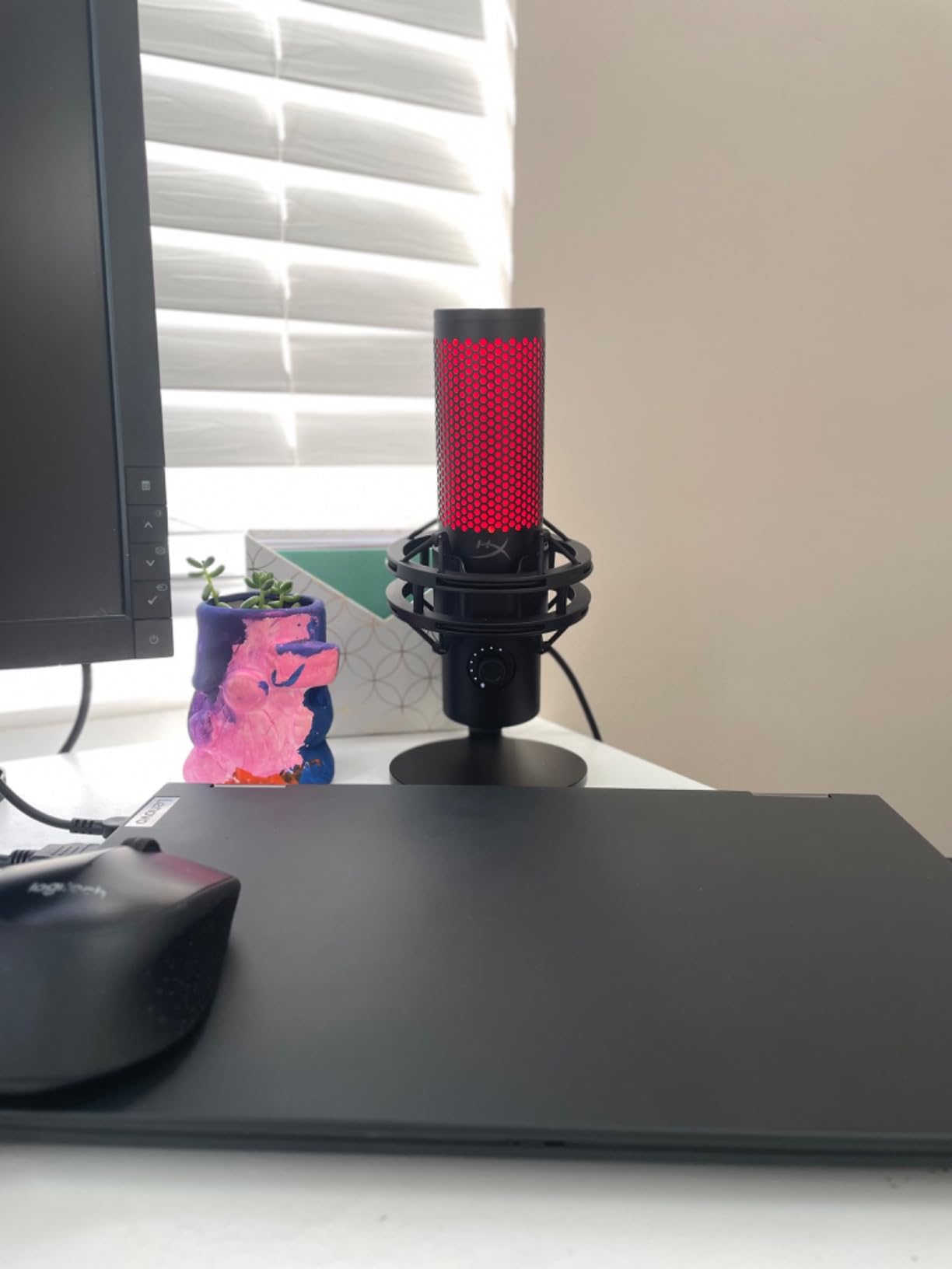 HyperX QuadCast 2 – USB Microphone for Gaming, Streaming and Podcasting, with On-Board Controls, LED Lighting, Removable Shock Mount, PC, Mac, PS5, PS4, USB-C - Black customer photo 1