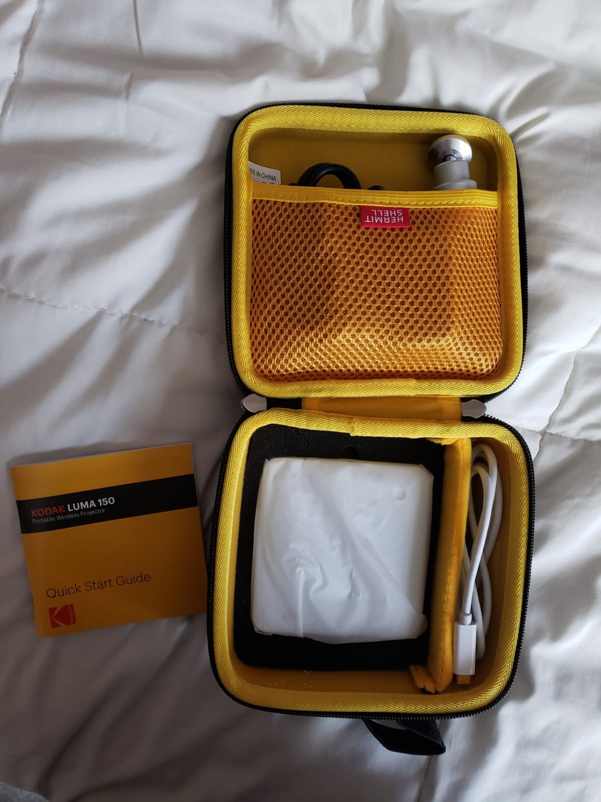 KODAK Luma 150 Mini Projector, Black, 1080p Input, Battery customer photo 2