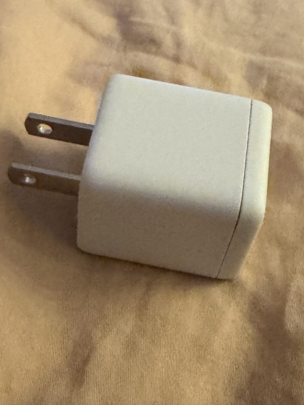 Amazon Basics 20W Fast Charging USB-C Nano GaN Wall Charger, 1-Port PD 3.1 for iPhone, Samsung, iPad, Tablets, Phones, Travel-Friendly Size, White customer photo 2