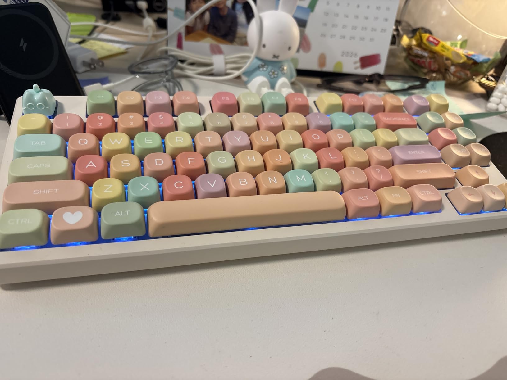 Kisnt KN85 Wireless Mechanical Keyboard, 75% Layout, Bluetooth/2.4GHz/USB-C, Custom RGB Backlit, Hot-Swappable Linear Switch, Creamy Sound for Gaming/Typing (Retro Beige) customer photo 1