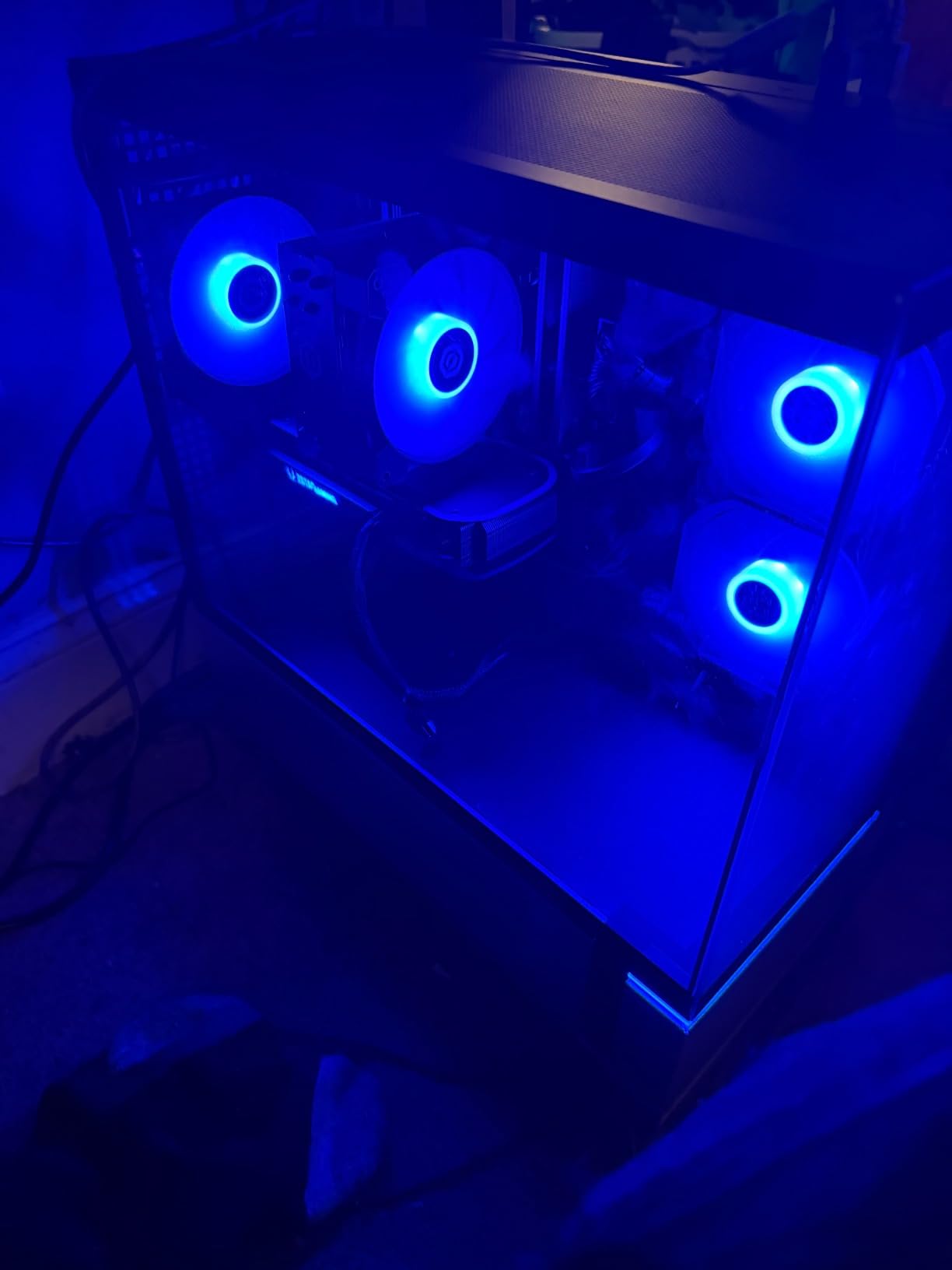 CYBERPOWERPC Gamer Master Gaming PC, AMD Ryzen 7 8700F 4.1GHz, GeForce RTX 4060 Ti 8GB, 16GB DDR5, 1TB PCIe Gen4 SSD, WiFi Ready and Windows 11 Home (GMA2900A) customer photo 2