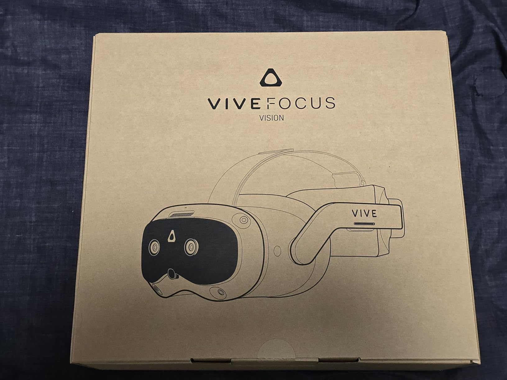 HTC Vive Focus Vision - Mixed Reality and PC VR Headset + Controllers - Consumer Edition customer photo 2