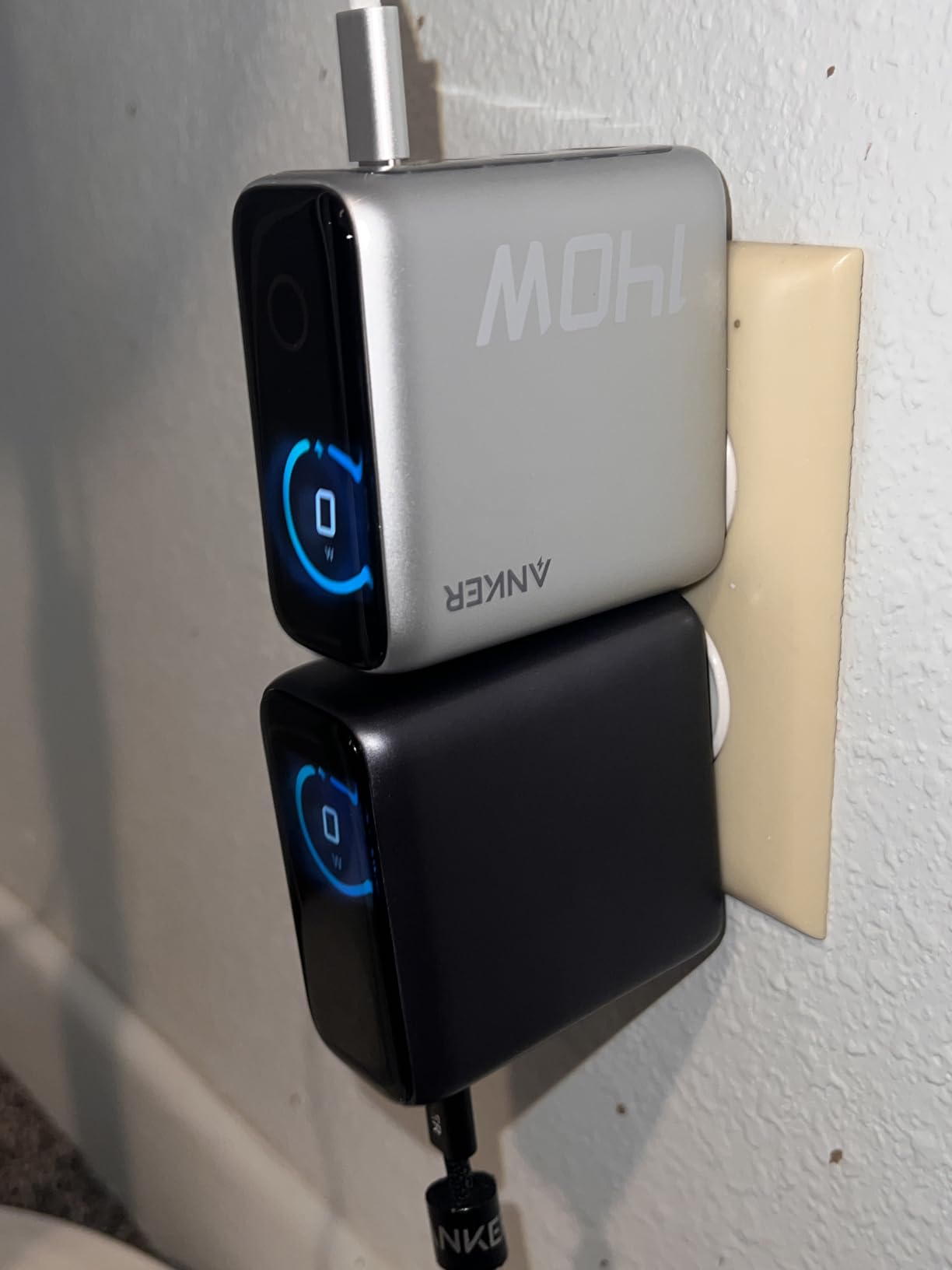Anker 140W Max 4-Port GaN Charging Blocks, Smart Display for MacBook Charger | Fast Charger USB C Power Adapter with Touch Controls for MacBook Pro, iPad, iPhone 17/16 Series (Include 5FT Cable, Non-Battery) customer photo 1