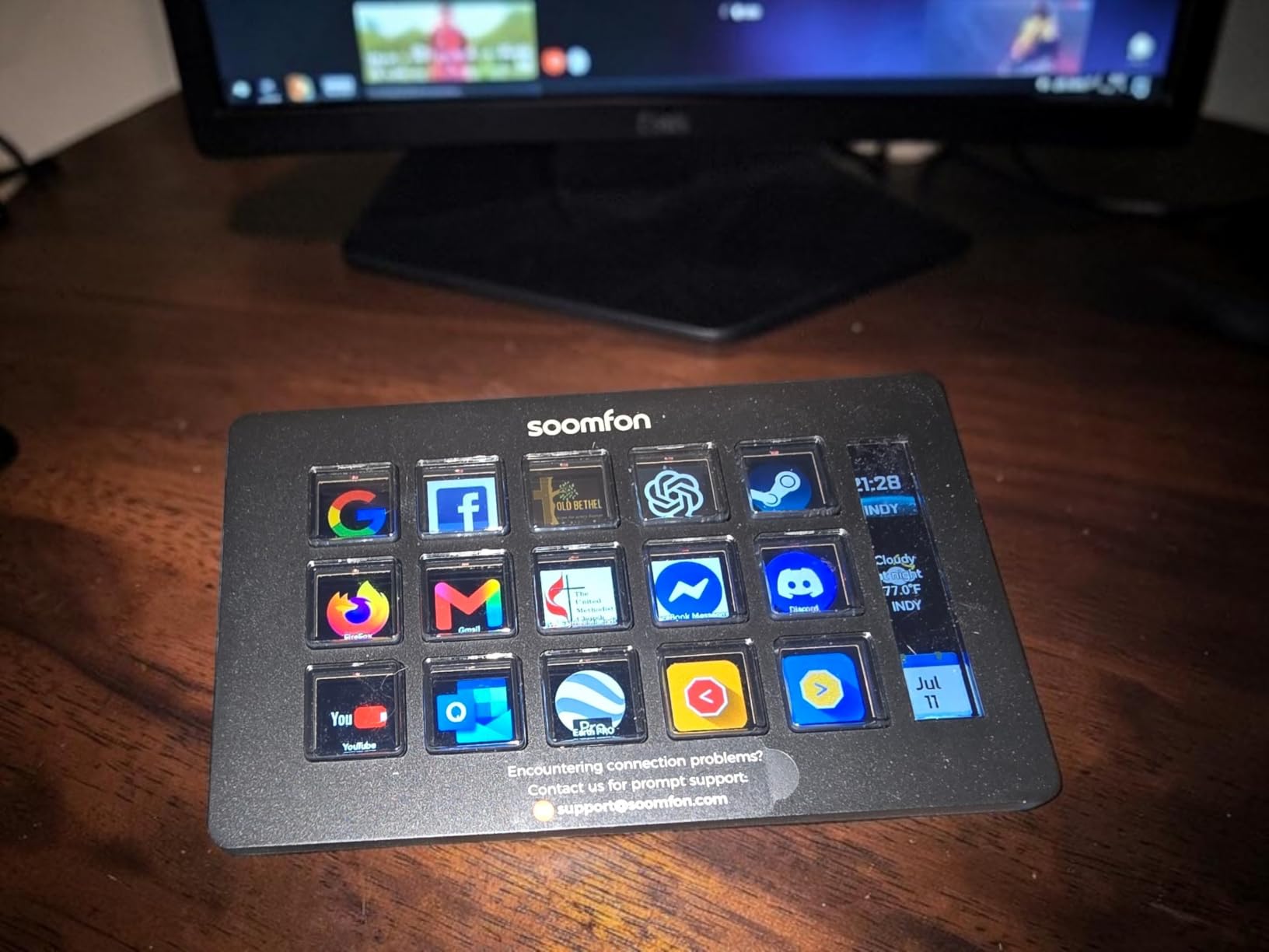 SOOMFON Stream Controller Studio Control Deck 15 Macro Keys and Dashboard | 15 Customized LCD Buttons to Trigger Actions, Compatible with OBS, Twitch, YouTube, for Live Streaming Video Editing, Black customer photo 2