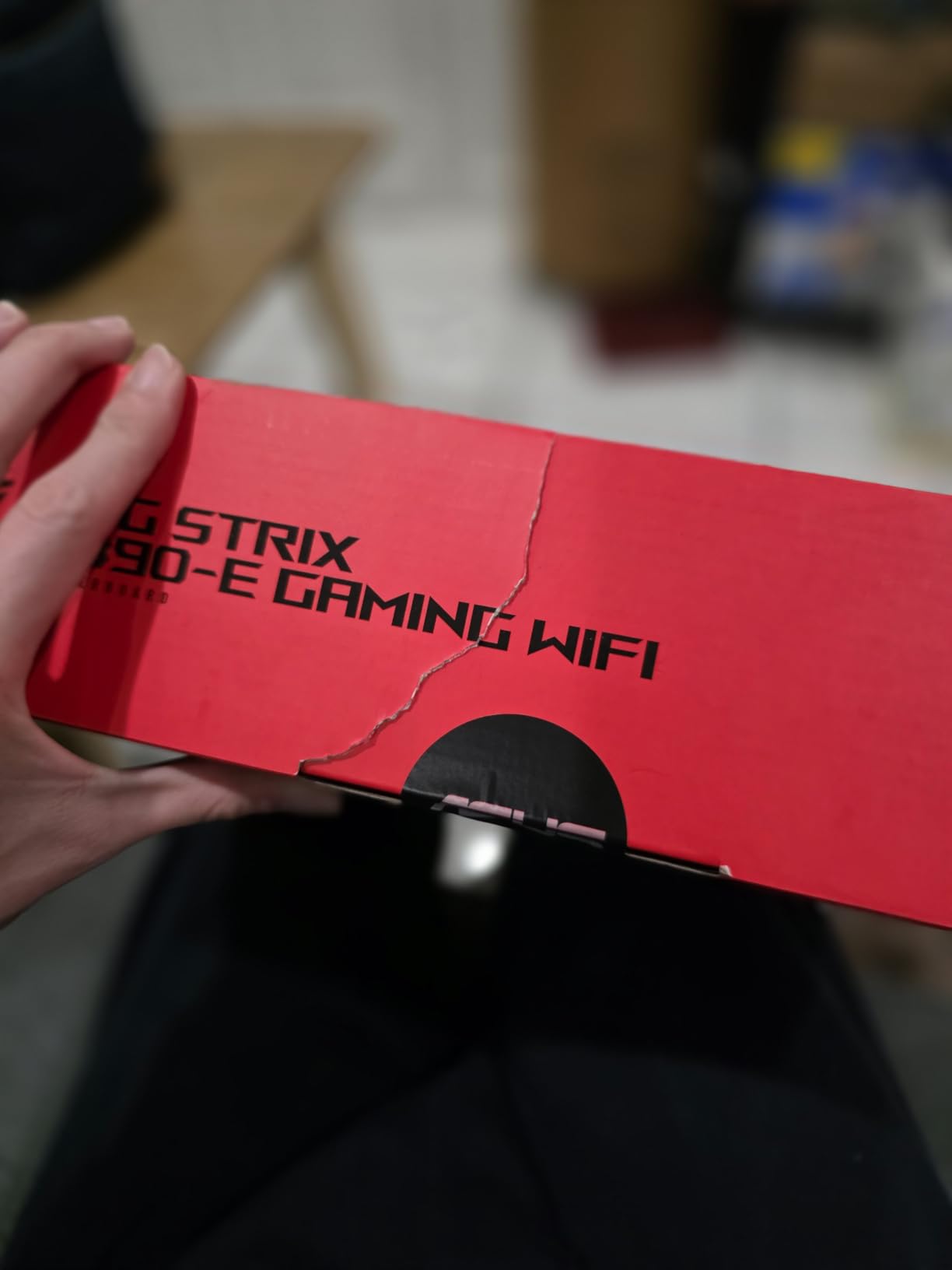 ROG Strix Z890-E Gaming WiFi Intel Z890 LGA 1851 ATX Motherboard, Advanced AI PC-Ready, 18+2+1+2 Stages, DDR5, WiFi 7, 7X M.2, Thunderbolt 4, USB Type-C, AI Overclocking, Cooling & Networking customer photo 1