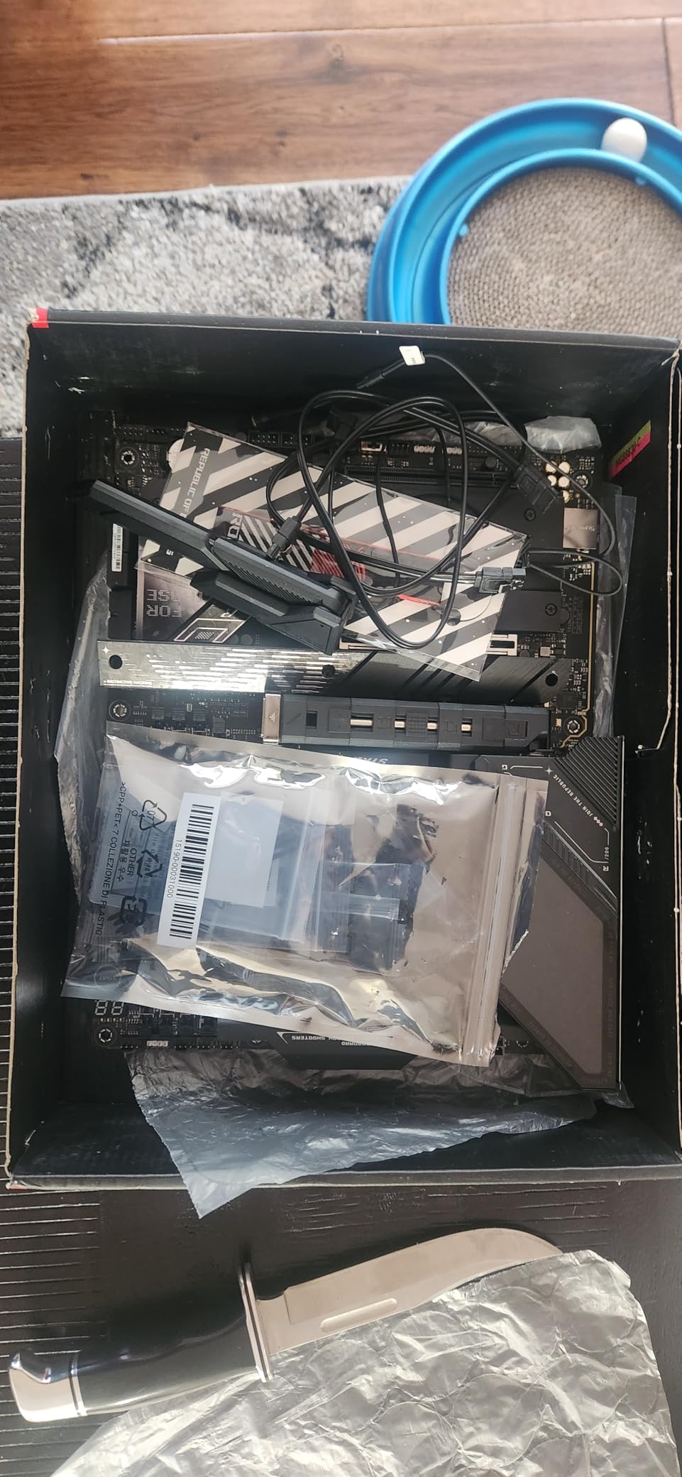 ROG Strix Z890-E Gaming WiFi Intel Z890 LGA 1851 ATX Motherboard, Advanced AI PC-Ready, 18+2+1+2 Stages, DDR5, WiFi 7, 7X M.2, Thunderbolt 4, USB Type-C, AI Overclocking, Cooling & Networking customer photo 2