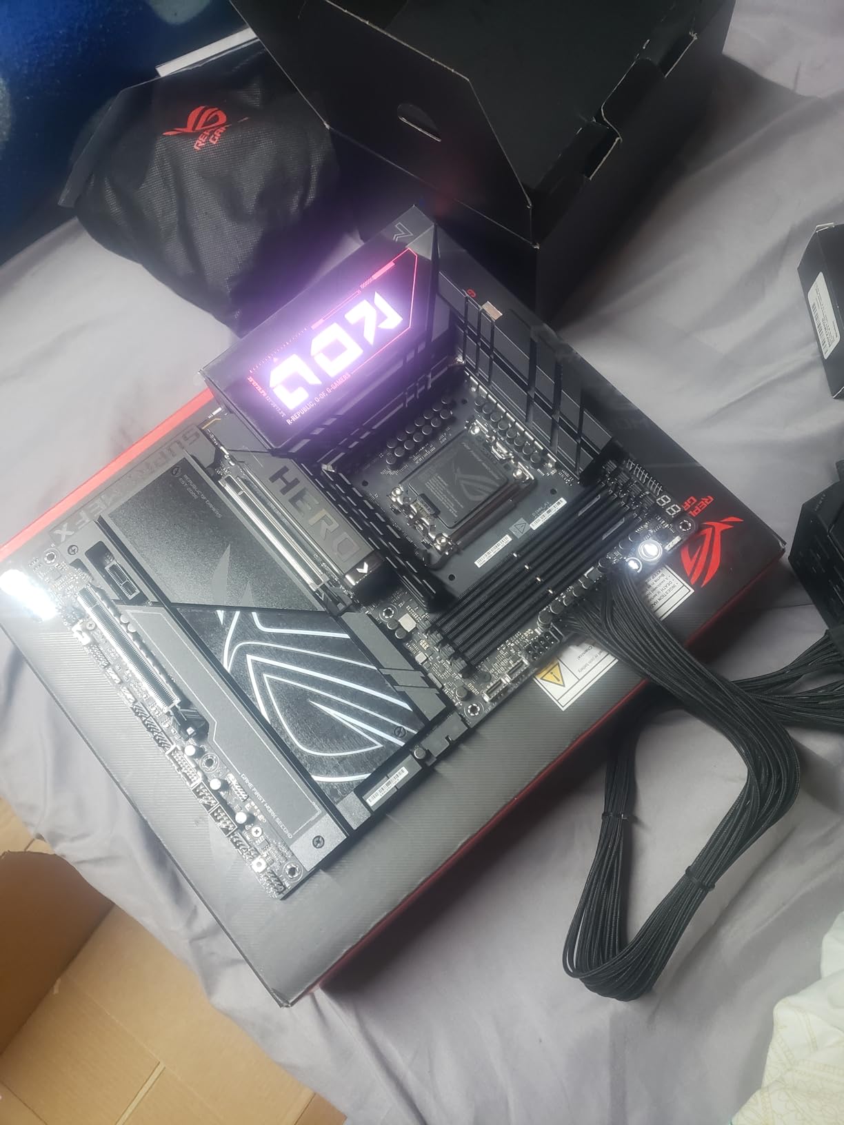 ROG Maximus Z890 Hero Intel Z890 LGA 1851 ATX Motherboard, Advanced AI PC-Ready, 22+2+1+2 Stages, DDR5, WiFi 7, 3X PCIe 5.0 M.2, Thunderbolt 4, USB Type-C, AI Overclocking/Cooling/Networking customer photo 2