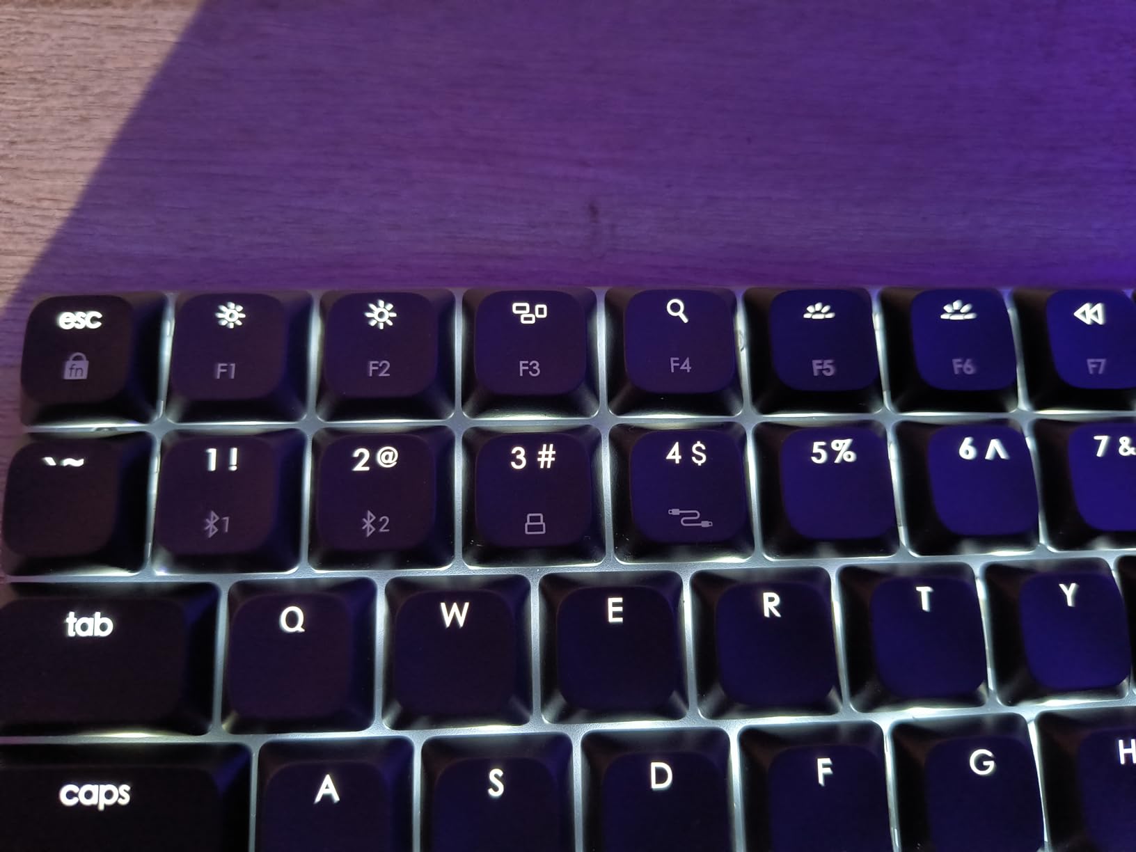 Satechi SM3 Mechanical Keyboard, White LED Backlit, Light Gray/White customer photo 2