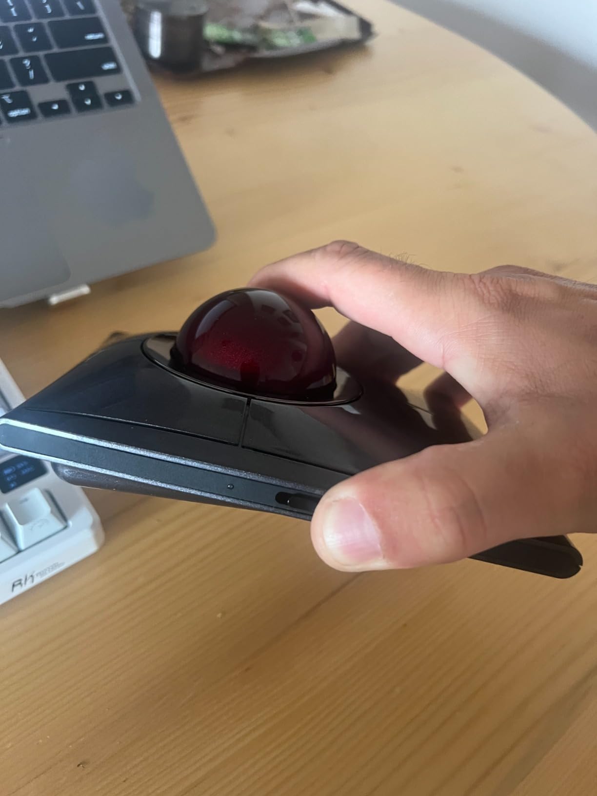 SlimBlade Pro Wireless Trackball, Rechargeable Battery, Bluetooth 2.4GHz Connection Options Black/Gray (K72085WW) customer photo 2
