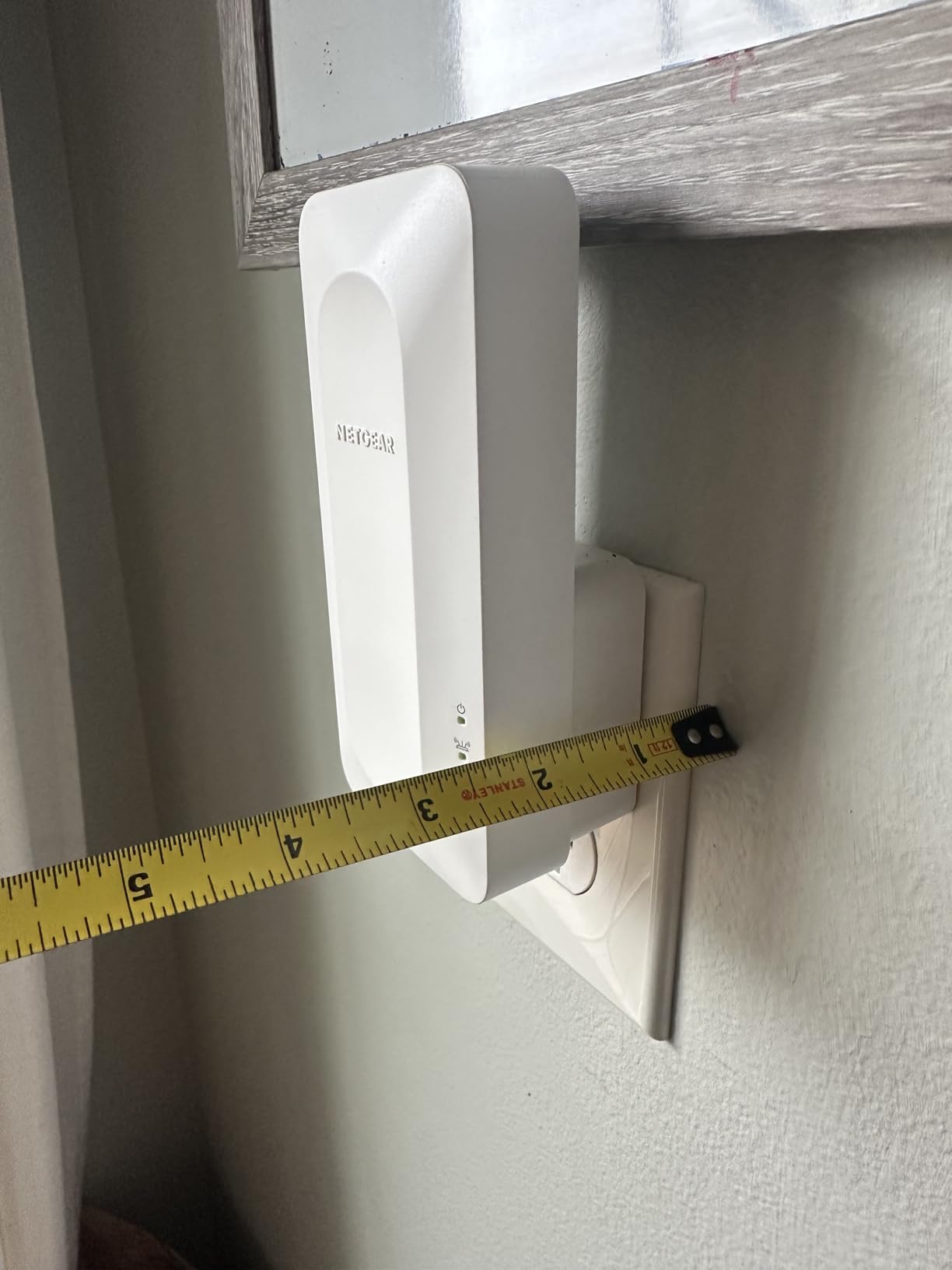 NETGEAR WiFi 6 Range Extender (EAX17) - AX3000 Dual-Band Wireless Signal Booster & Repeater (up to 3.0 Gbps Speed) - Add up to 1,500 sq. ft., 20 Devices - WPA3 Security, One WiFi Name customer photo 1