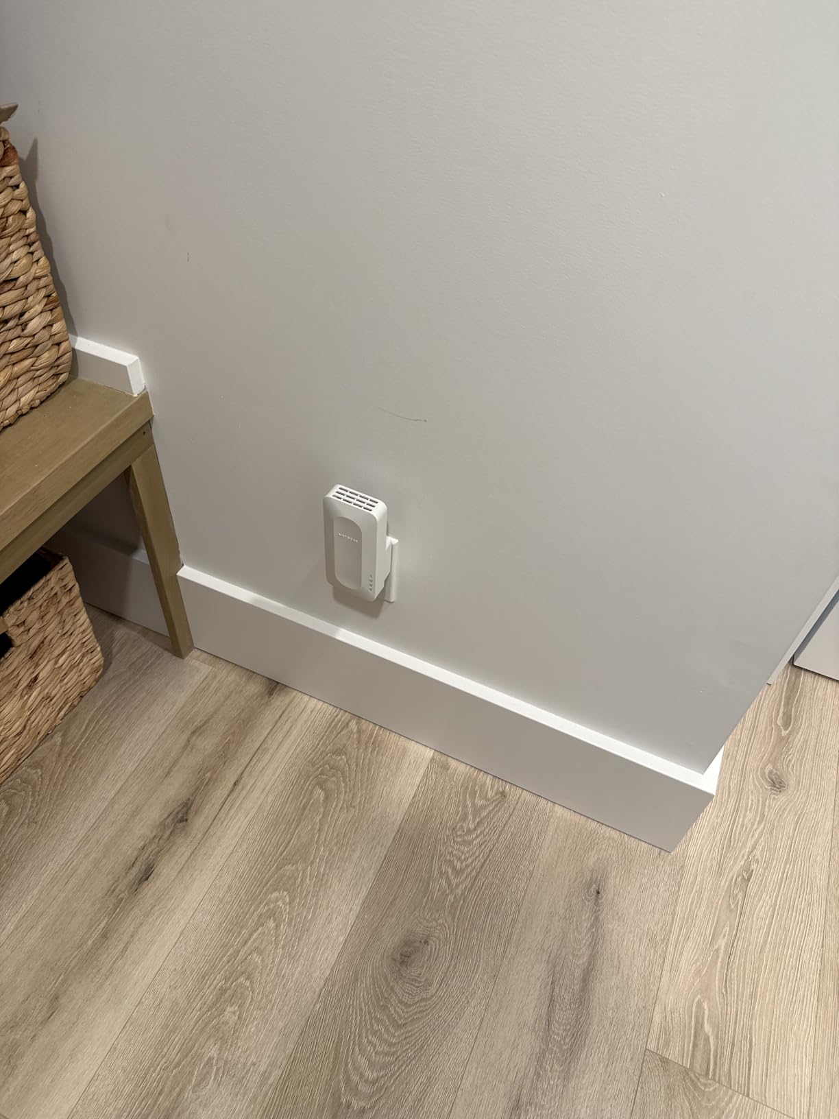 NETGEAR WiFi 6 Range Extender (EAX17) - AX3000 Dual-Band Wireless Signal Booster & Repeater (up to 3.0 Gbps Speed) - Add up to 1,500 sq. ft., 20 Devices - WPA3 Security, One WiFi Name customer photo 2