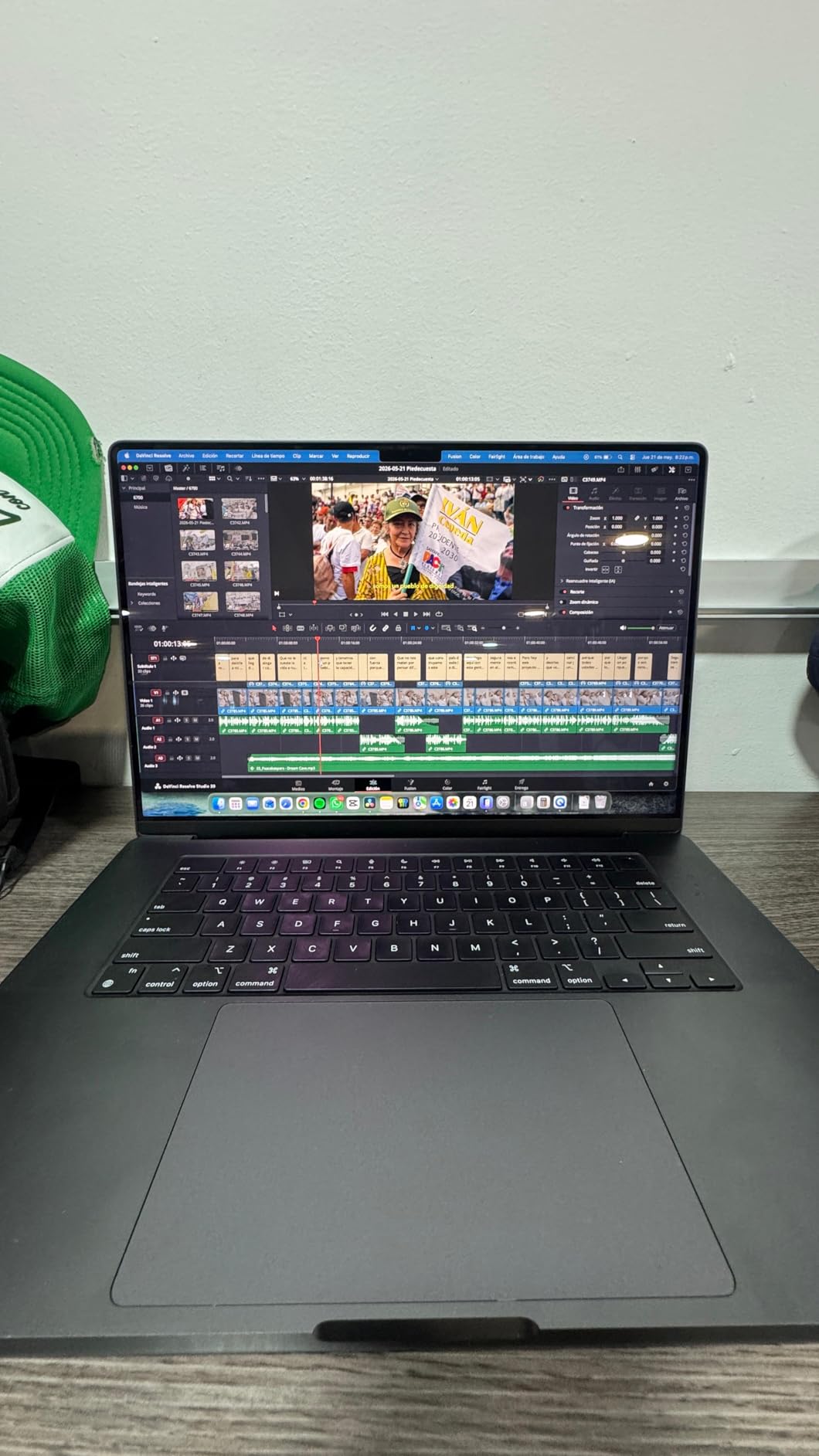 Apple 2024 MacBook Pro with Apple M4 Pro Chip (16-inch, 24GB RAM, 512GB SSD Storage) (QWERTY English) Space Black (Renewed) customer photo 1