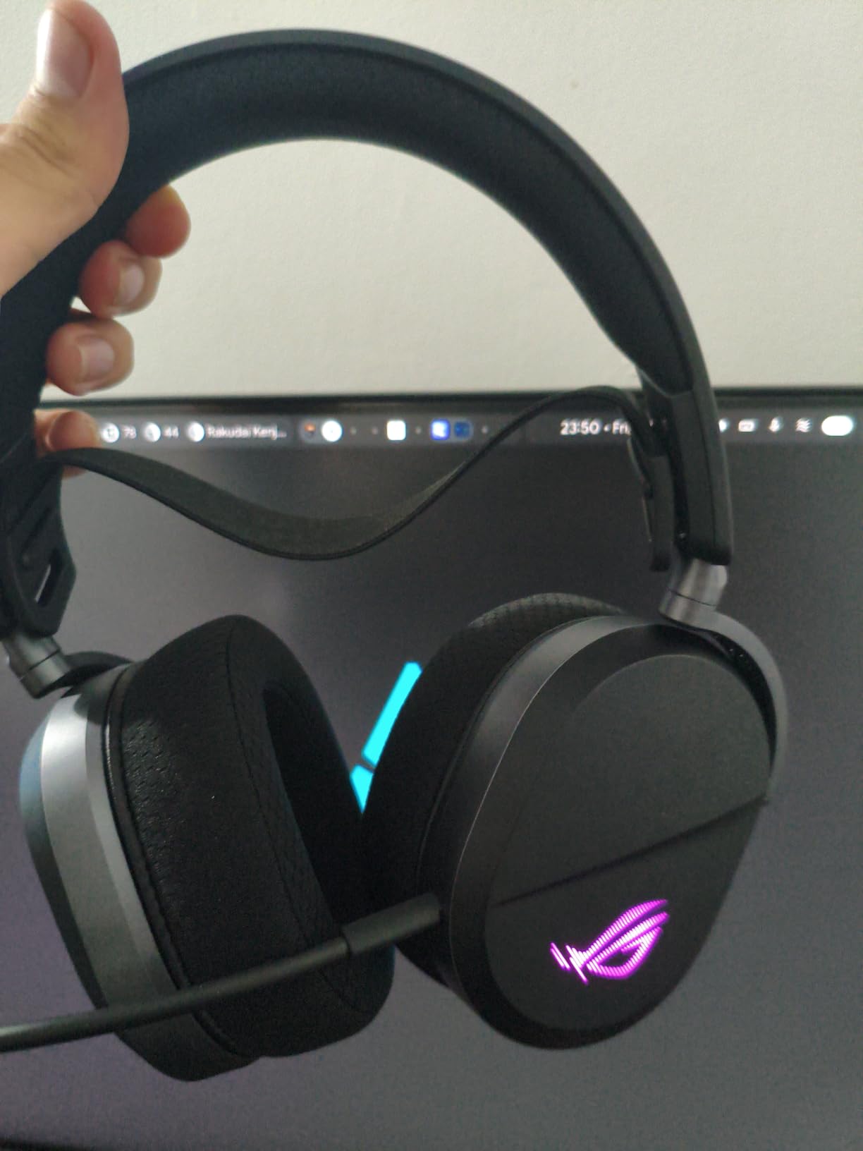 ASUS ROG Pelta Wireless Gaming Headset with Detachable Mic - Black | Tri-Mode (BT, 2.4GHz, USB-C) 50mm Titanium-Plated Drivers, 70H Battery, Ergonomic, Lightweight, for PC, PS4/5, Switch, Mobile customer photo 2
