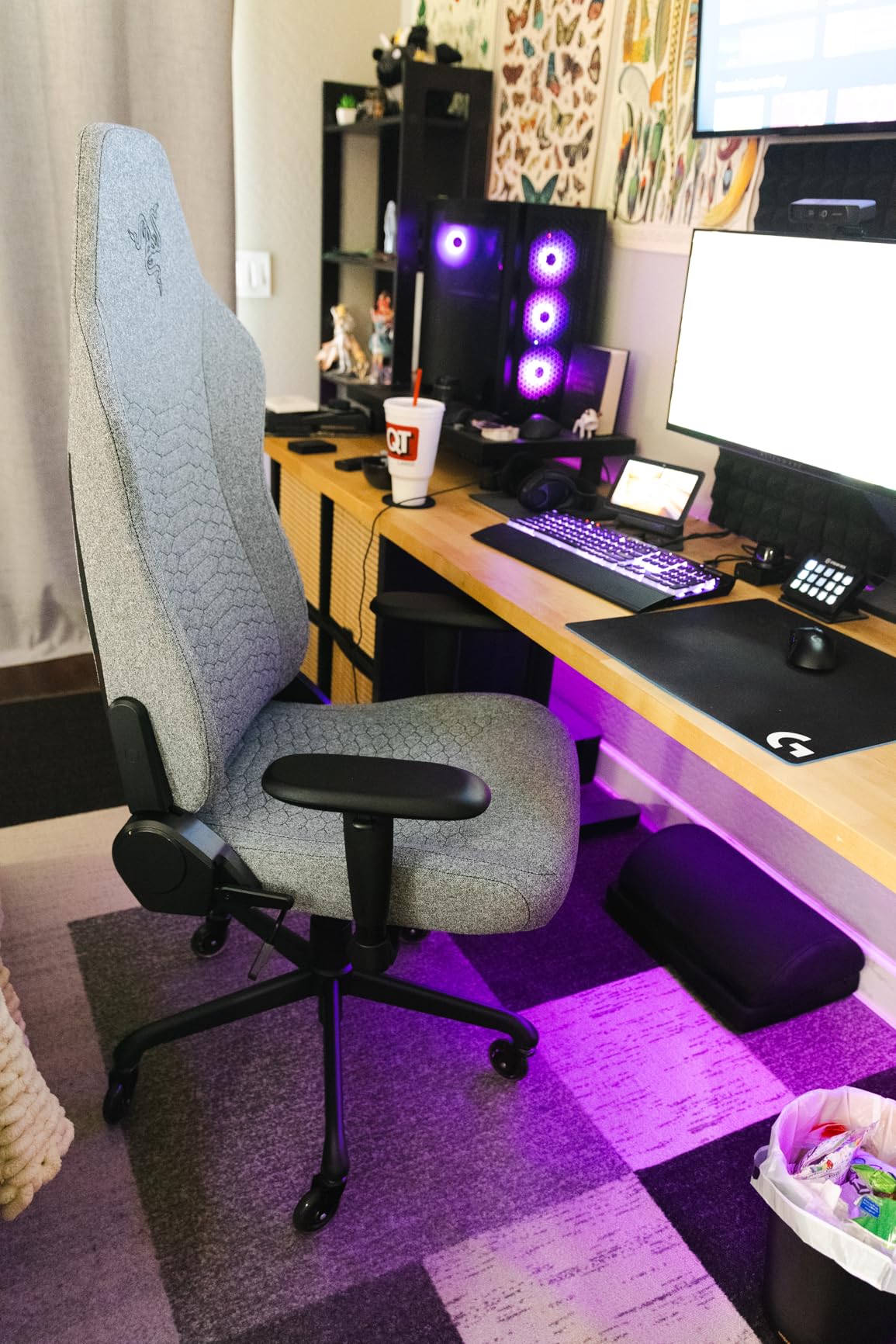 Razer Iskur V2 X Ergonomic Gaming Chair, Black | Built-In Lumbar Support, Wide Seat, High Density Foam Cushions, Adjustable 152 Degree Recline, 2D Armrests, Plush Fabric customer photo 1