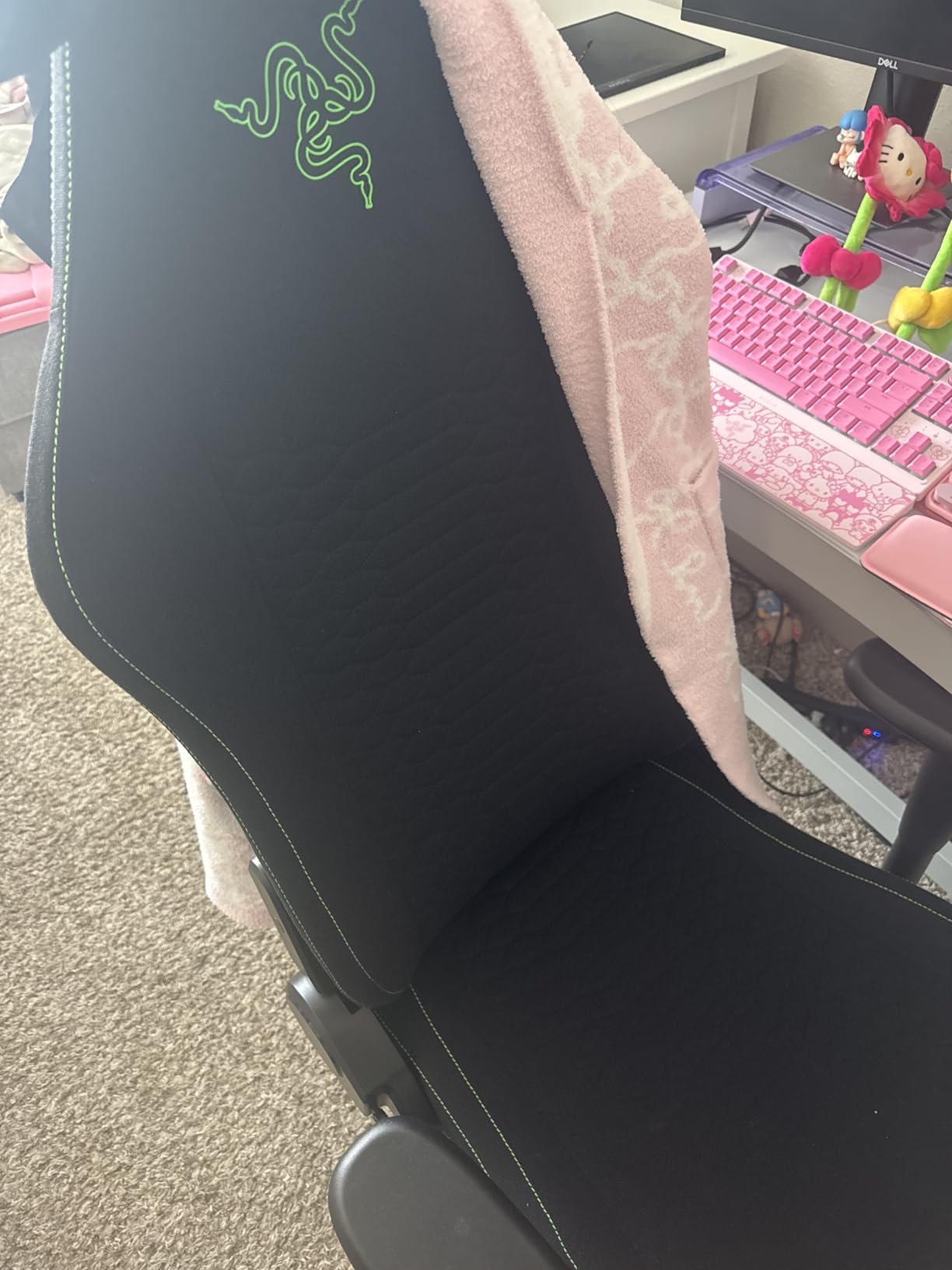 Razer Iskur V2 X Ergonomic Gaming Chair, Black | Built-In Lumbar Support, Wide Seat, High Density Foam Cushions, Adjustable 152 Degree Recline, 2D Armrests, Plush Fabric customer photo 2