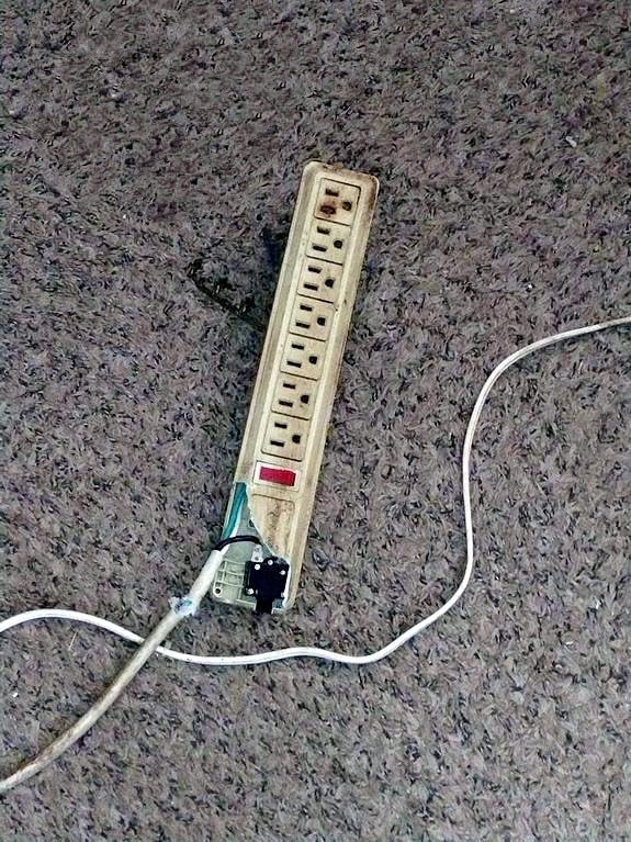 QINLIANF Surge Protector Power Strip - 6Ft Flat Plug Heavy Duty Extension Cord with 24 Outlets and 4 USB Ports (2 USB-C Ports), 4100J, for Home, Office, Dorm, ETL Listed, Black customer photo 2