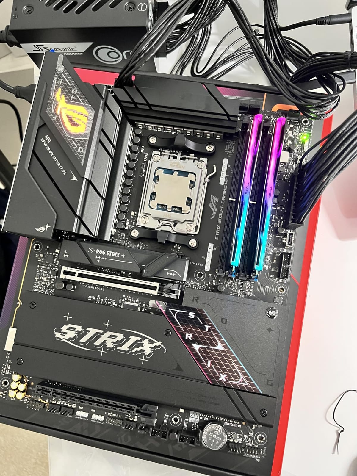 ASUS ROG Strix B850-F Gaming WiFi AMD AM5 B850-F ATX Motherboard 16+2+2 Power Stages, AI PC, DDR5 AEMP, WiFi 7, 4X M.2, PCIe 5.0, Total Support of 19 USB, 20Gbps Type-C, AI Networking II, Aura Sync customer photo 1