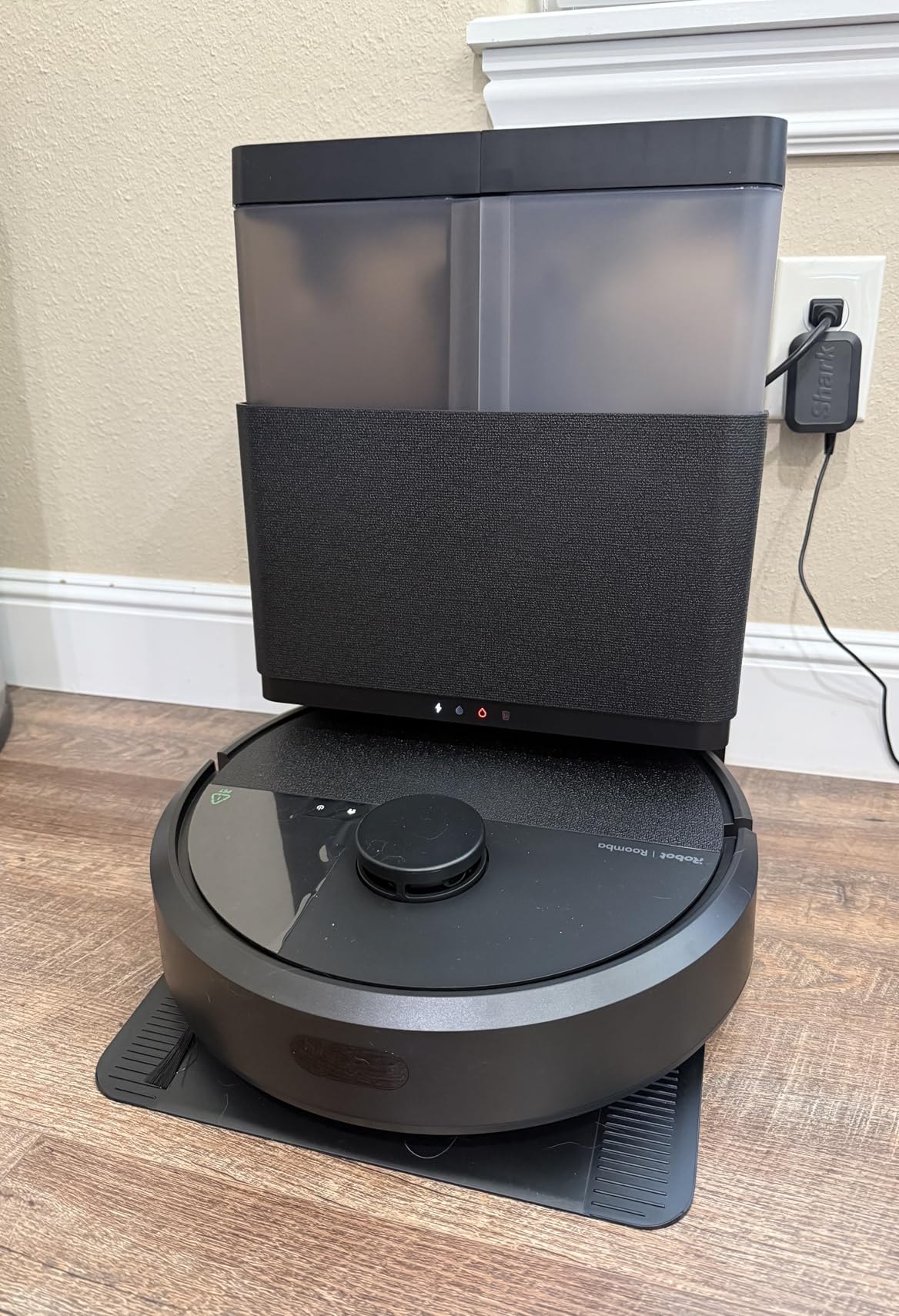 iRobot Roomba Plus 405 (G181) 2in1 Vacuum & Mop Robot with AutoWash Dock - Dual Spinning, Smart & Fast Mapping, Ideal for Pet Hair, Self-Empties 75 Days, Intense Suction, Pad Washing & Drying customer photo 2