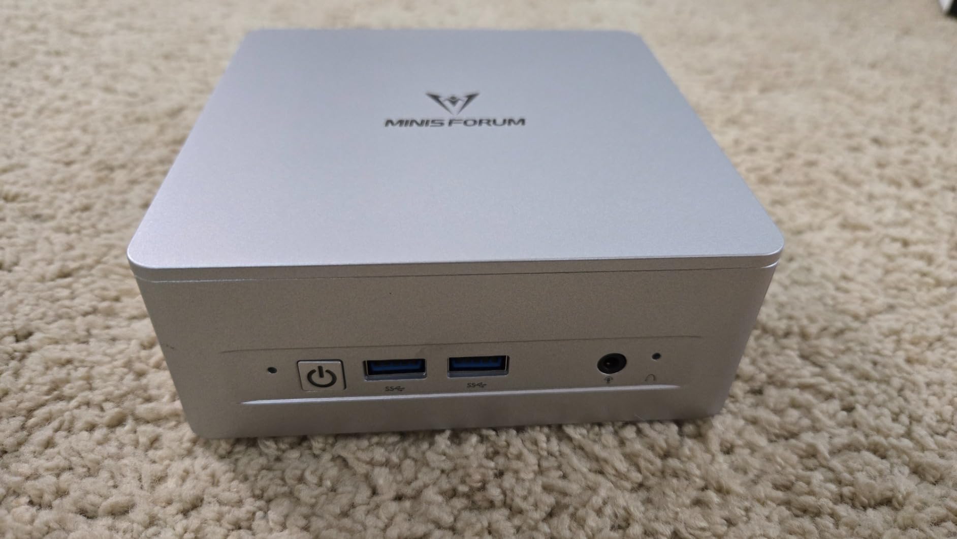 MINISFORUM UM870 Slim Mini PC AMD Ryzen 7 8745H (8C/16T), 32GB DDR5 RAM 1TB SSD, USB4/HDMI/DP 8K@60Hz Output customer photo 1