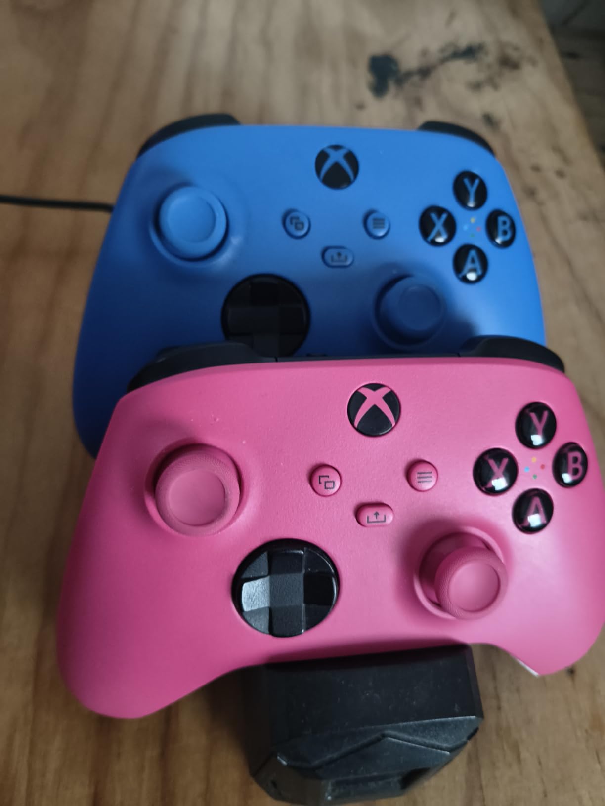 Xbox Wireless Gaming Controller | Deep Pink | Consoles, PCs, TVs, mobile, and more | Textured Grip | Wireless, Bluetooth, USB-C Connectivity customer photo 1