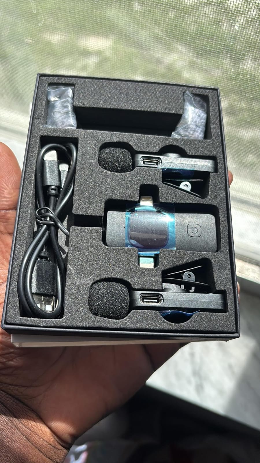 PQRQP 3 in 1 Professional Wireless Lavalier Microphone for iPhone/Android/Camera, Mini Microphone, Crystal Clear Sound Quality for Recording, Live Streaming, Clips - Elegant Black customer photo 1