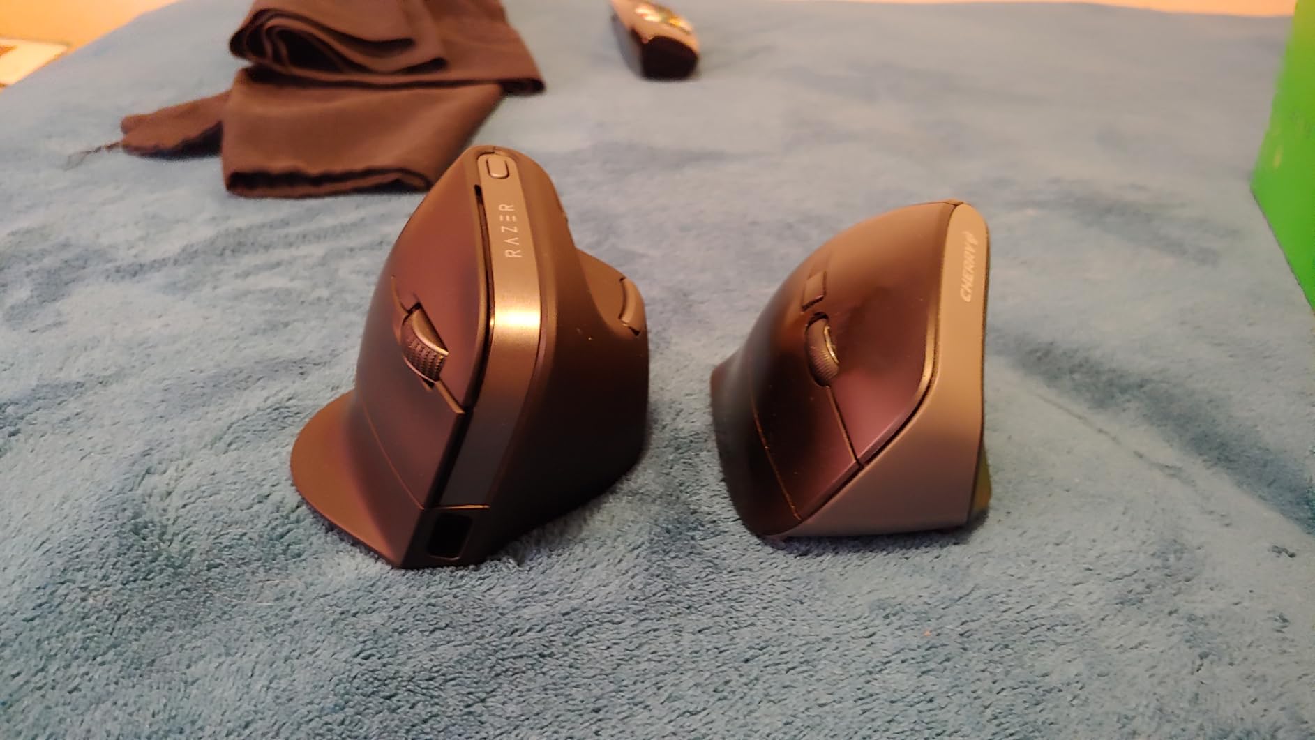 Razer Pro Click V2 Vertical Wireless Mouse: 6 Button Ergonomic Design - One Click AI Prompt - Supports Windows & Mac - Multi Device Connectivity via 2.4GHz, Bluetooth, or USB C Wired Mode - Chroma RGB customer photo 1