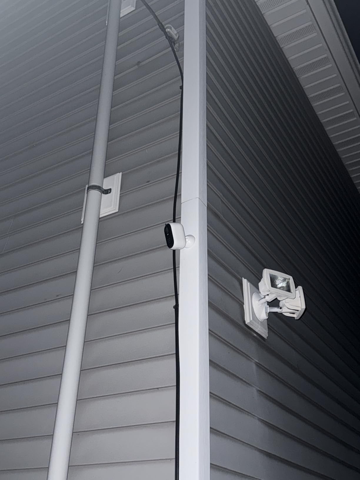 Essential Security Cameras Wireless Outdoor 1080p HD (2nd Gen, 2023 Release) - Battery Power, Person Recognition, Package Detection, Animated Preview, 1-Month Trial of Secure Plan, 1 Cam, White customer photo 2