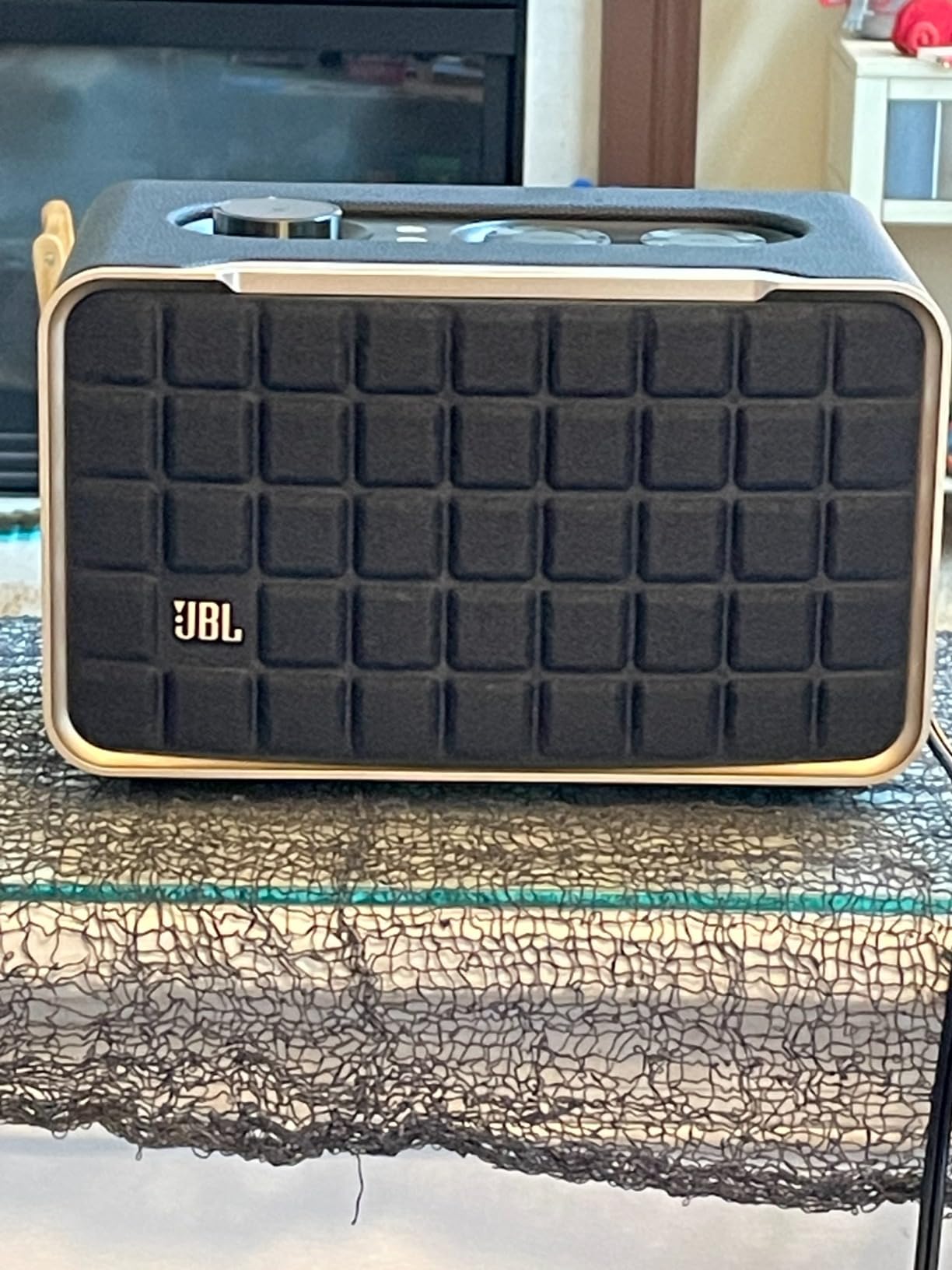 JBL Authentics 200 - Retro Style Smart Home Speaker with Wi-Fi, Bluetooth, Alexa and Google Assistant, Multi-Room Playback (White/Gold) customer photo 2