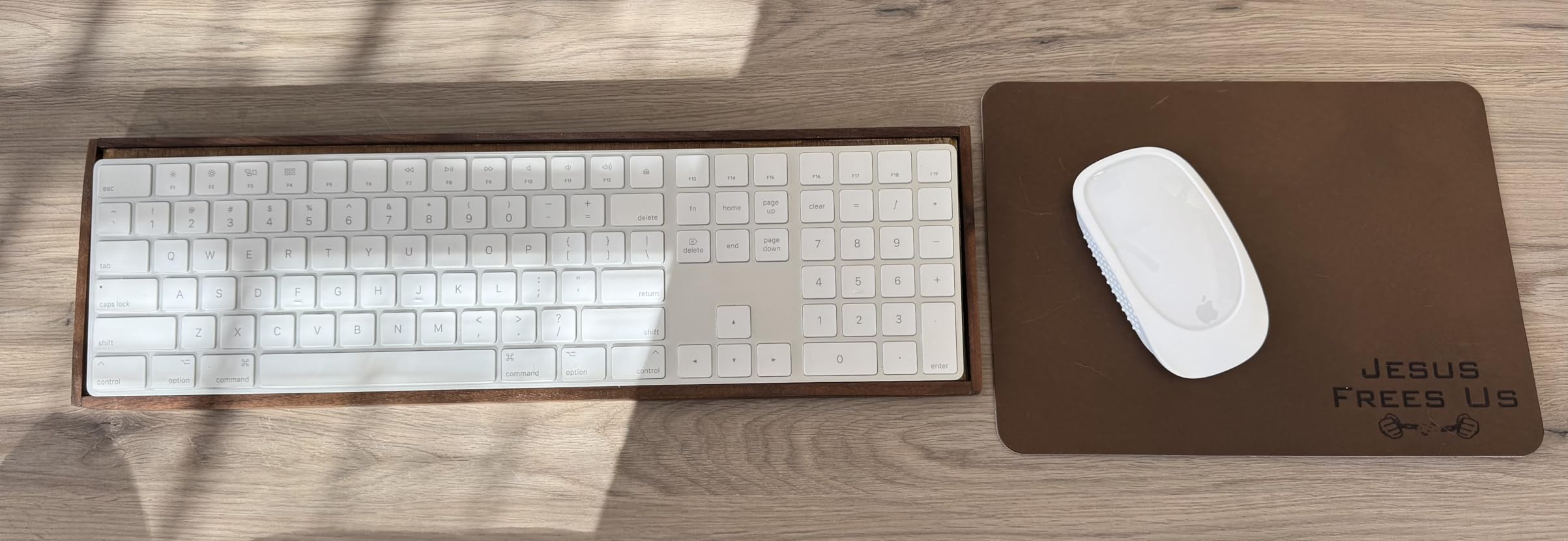 Magic Keyboard with Numeric Keypad - White | Wireless, Bluetooth, Rechargeable. Works with Mac, iPad, or iPhone; US English customer photo 1