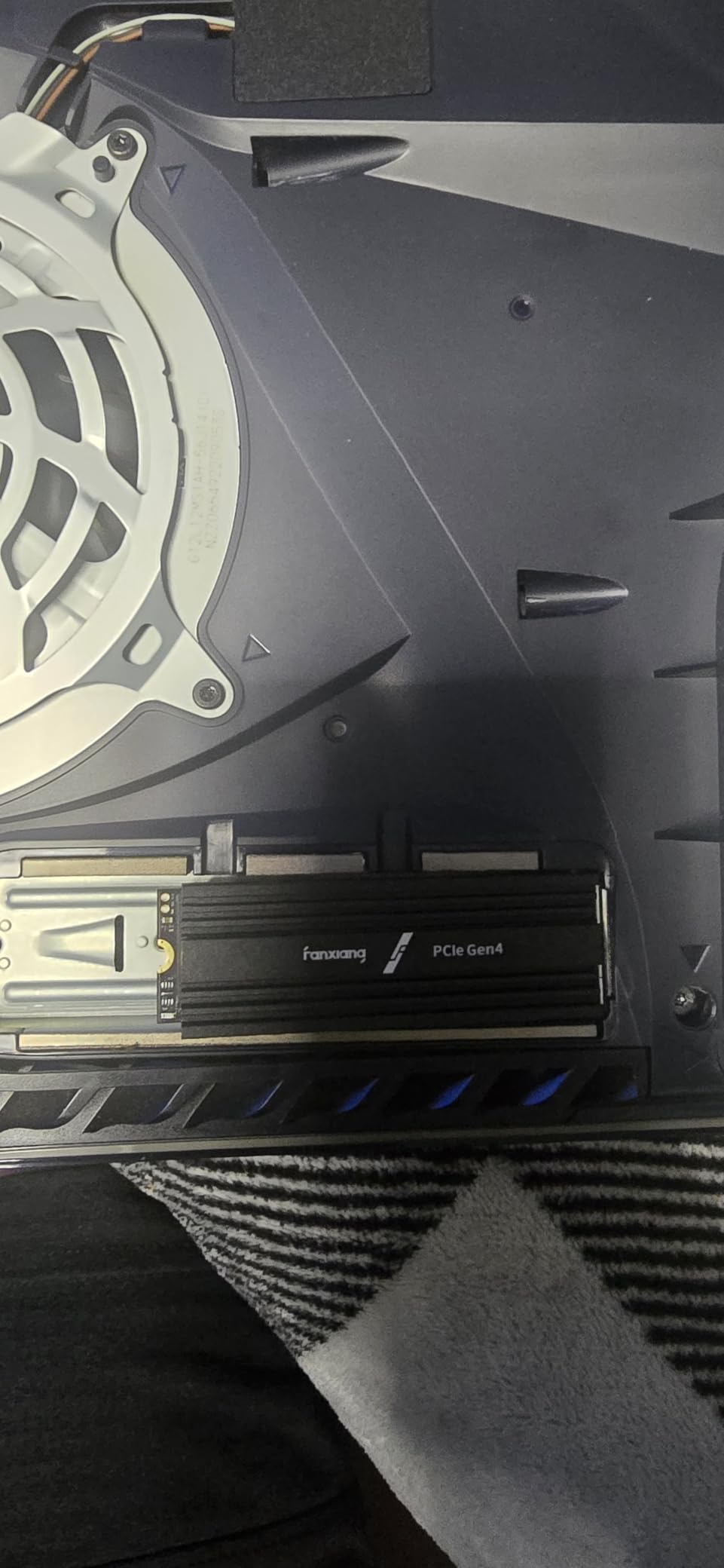 fanxiang 1TB NVMe Internal Gaming SSD for PS5 with Heatsink, Up to 7000MB/s M.2 SSD PCIe Gen 4 SSD Storage Expansion Compatible with PS5 customer photo 1