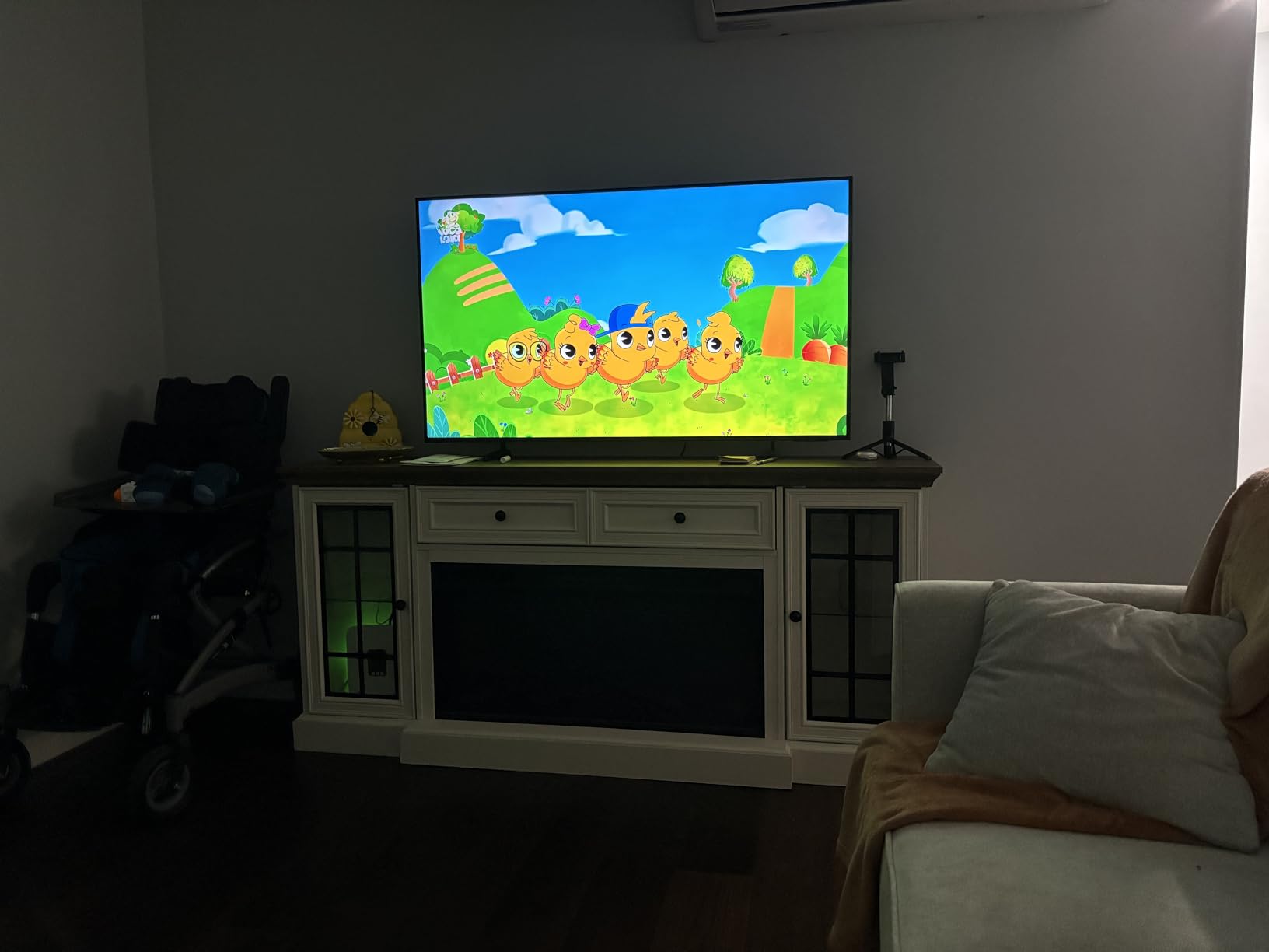 Samsung 43-Inch Class QLED Q7F Series Samsung Vision AI Smart TV (2025 Model, 43Q7F) Quantum HDR, Object Tracking Sound Lite, Q4 AI Gen1 Processor, 4K upscaling, Gaming Hub, Alexa Built-in customer photo 1