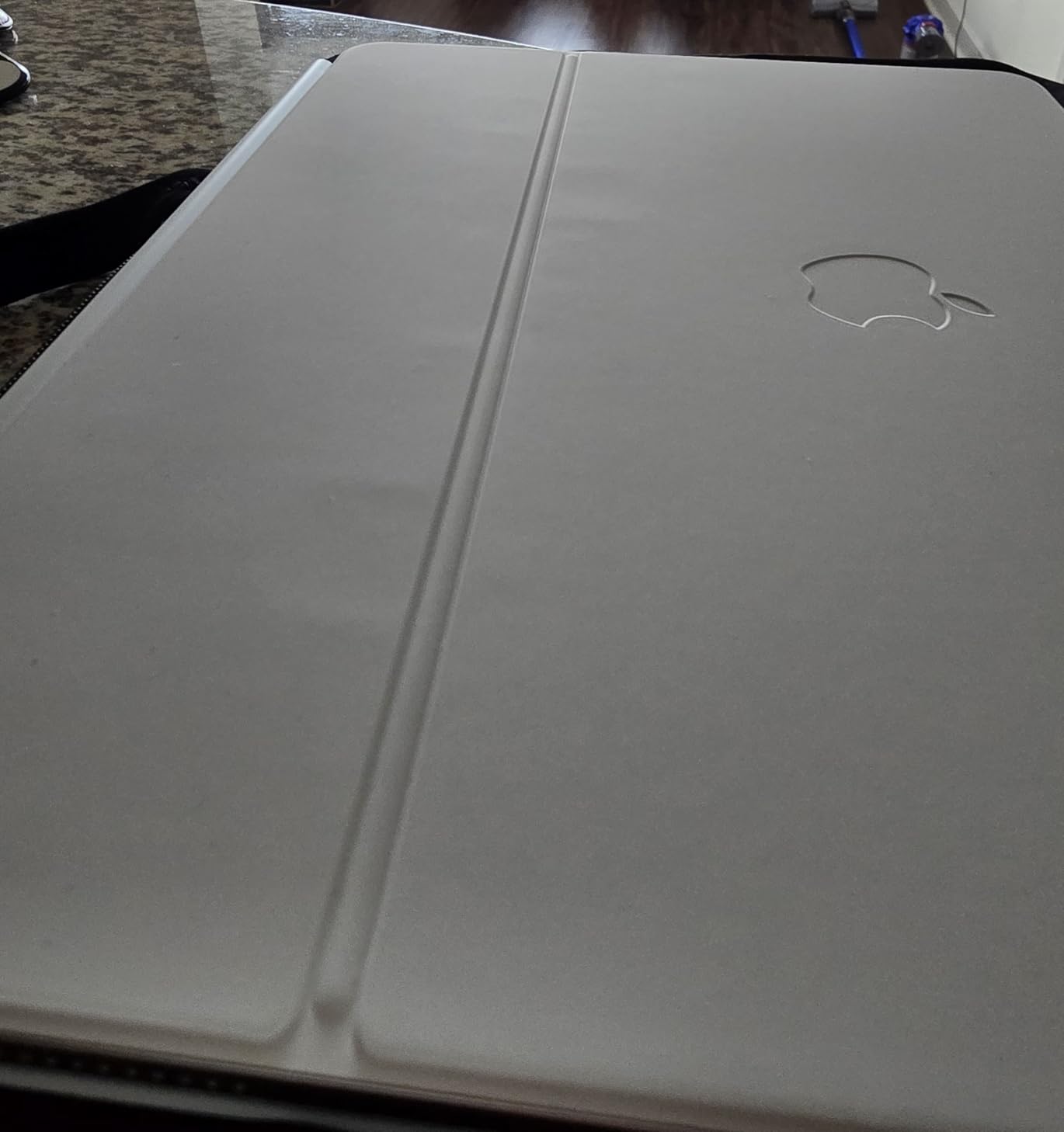 Apple Magic Keyboard: Keyboard and Case for iPad Air 11-inch (M2, M3, and M4) and iPad Air (4th and 5th Generation), US English - White customer photo 2