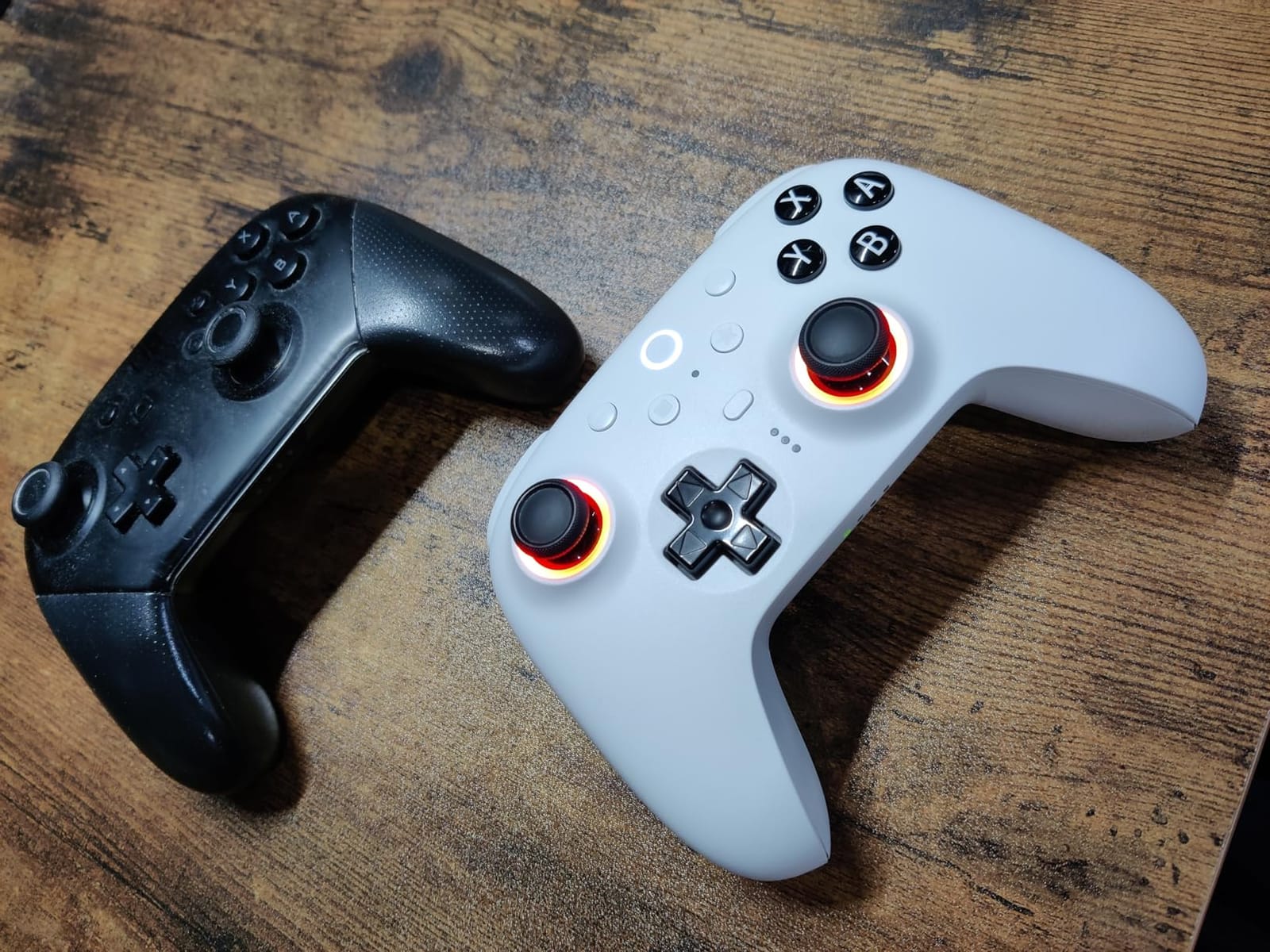 8BitDo Ultimate 2 Bluetooth Controller for Switch/Switch 2 & Windows PC, Switch Pro Controller with TMR Joysticks, Switchable Hall Effect/Tactile Triggers, Vibration and Motion Control - Black customer photo 1