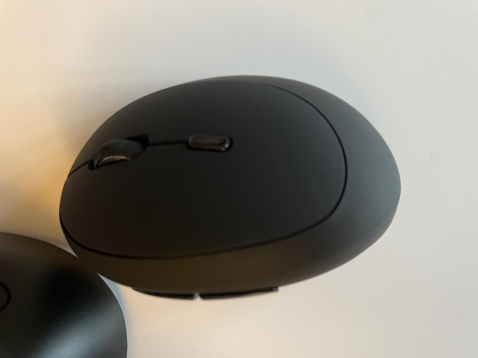 TECKNET Ergonomic Wireless Mouse 2.4G Vertical Mouse Silent 4800 DPI | 5 Adjustable DPI Levels, 6 Buttons, Compatible with Laptop, PC, Chromebook, Mac - Black customer photo 2