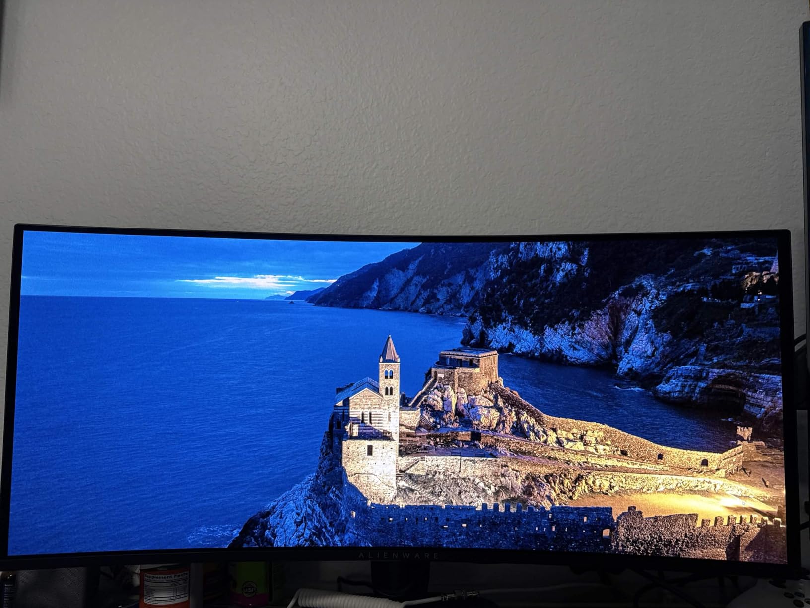 Alienware 34 240Hz QD-OLED Curved Gaming Monitor - AW3425DW, 34.2-inch WQHD 0.03ms, 1800R, FreeSync Premium Pro, DisplayHDR TrueBlack 400 customer photo 2
