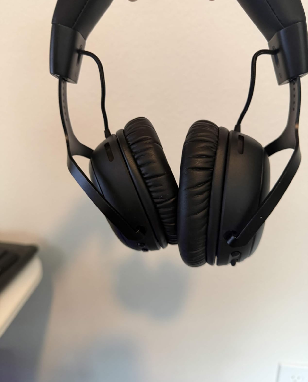 HyperX Cloud III S - Wireless Gaming Headset, 2.4GHz, Bluetooth, Battery Life up to 120 Hours 2.4GHz / 200 Hours Bluetooth, 53mm Angled Drivers, 10mm Detachable Mic, Customizable - Black/Red customer photo 2