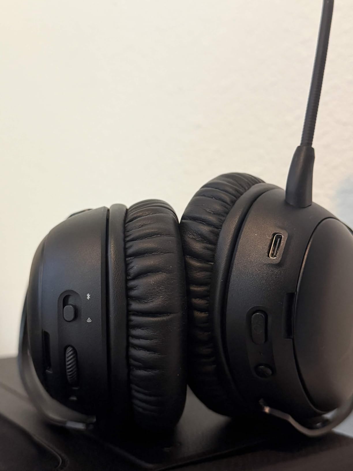 HyperX Cloud III S - Wireless Gaming Headset for Multi-Platform, 2.4GHz, Bluetooth, Battery Life up to 120 Hours 2.4GHz / 200 Hours Bluetooth, 53mm Angled Drivers, Detachable Mic - Black customer photo 2
