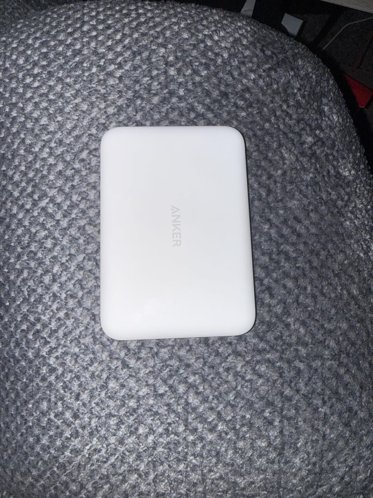 Anker Nano Magnetic Power Bank, 5,000mAh Qi2-Certified 15W Portable Charger | Ultra-Slim Wireless Battery Pack with Ergonomic Design, Compact for Travel, for iPhone 17 / 16 Series and More customer photo 1